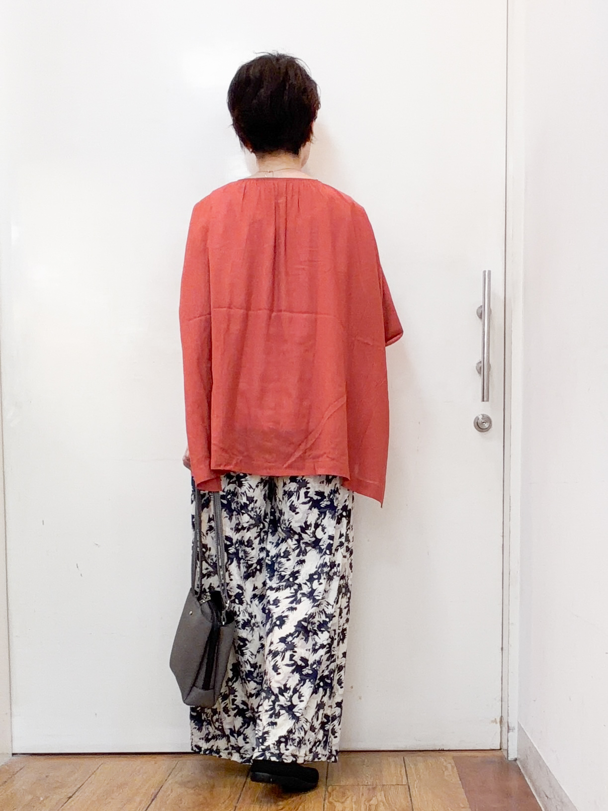 みぃさんの「SHOO･LA･RUE｜【2点セット/洗濯機可】大人の抜け感 インせず決まるリボン付きブラウス＆タンクトップ」を使ったコーディネート