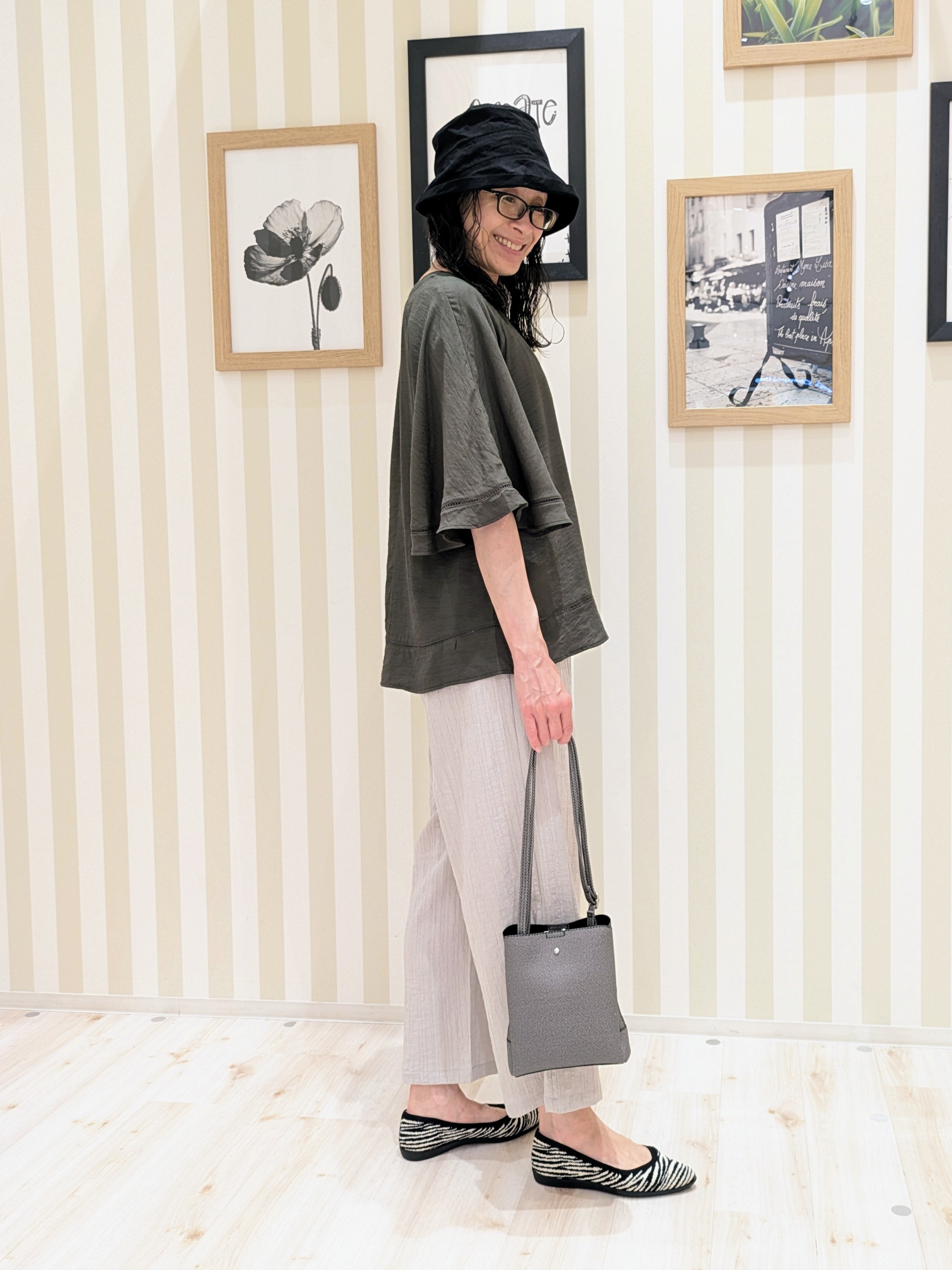 Mikiさんの「SHOO･LA･RUE｜【S-LL/洗濯機可/体型カバー】はしごレースがポイント スラブポンチョ風ブラウス」を使ったコーディネート