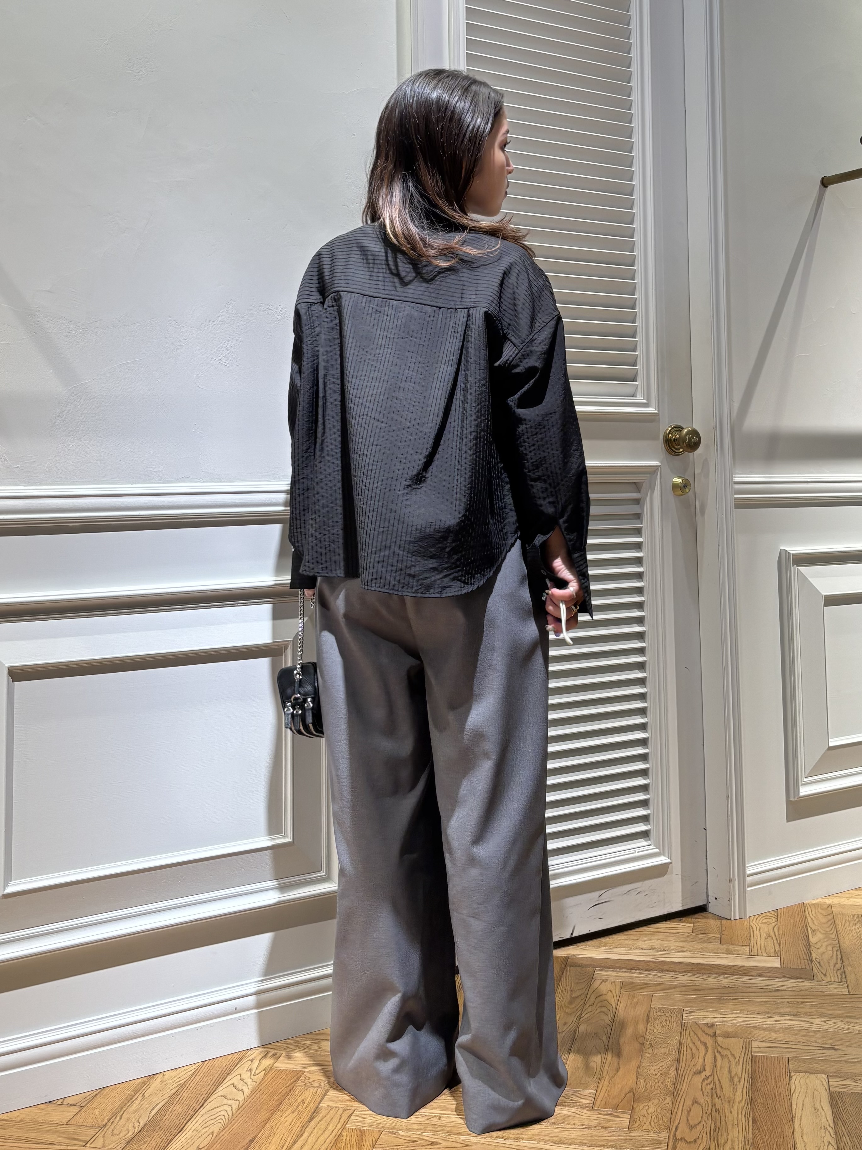 Mgmさんの「DRESSTERIOR｜◆シアーストライプクロップドシャツ」を使ったコーディネート