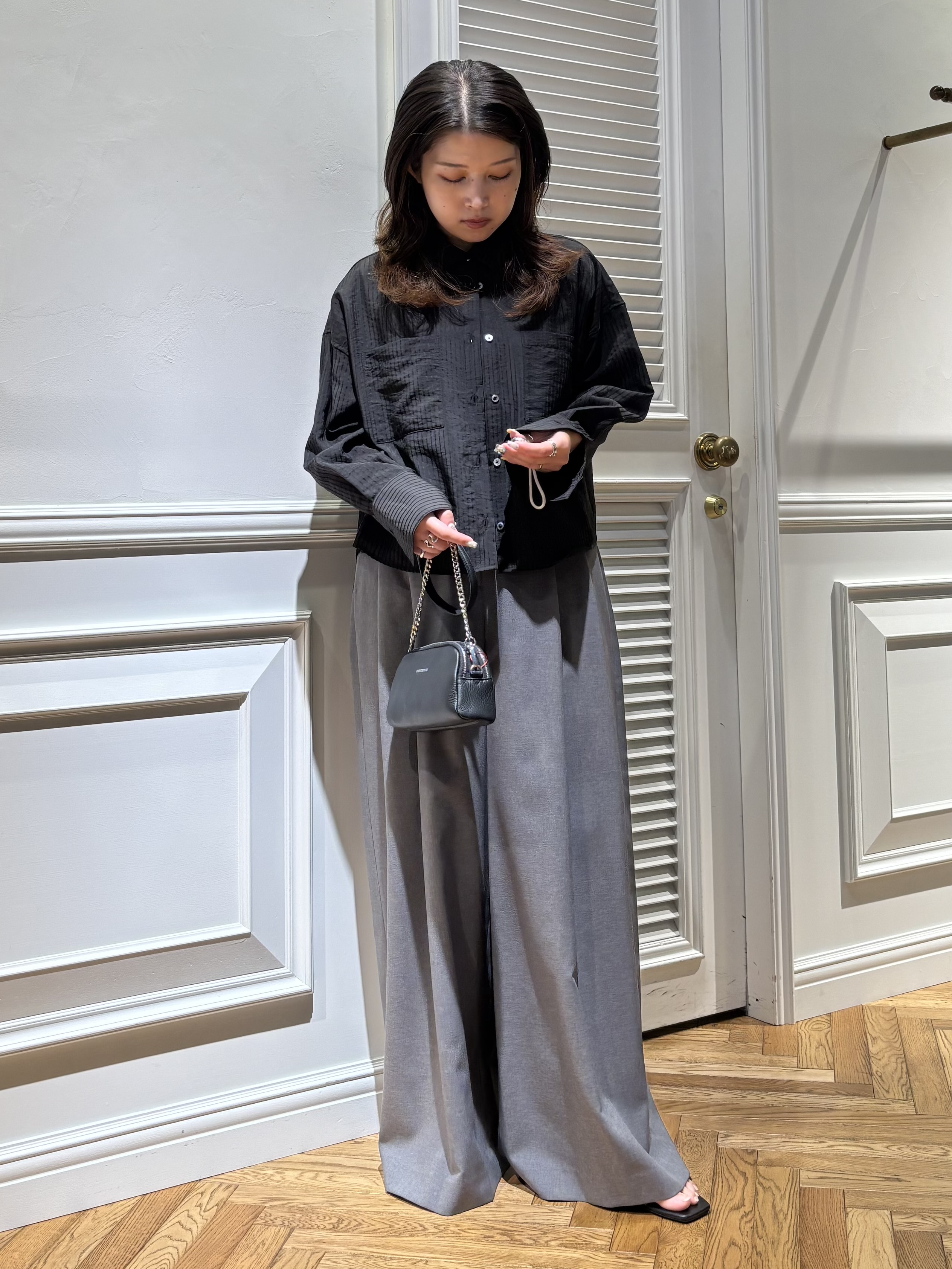 Mgmさんの「DRESSTERIOR｜◆シアーストライプクロップドシャツ」を使ったコーディネート