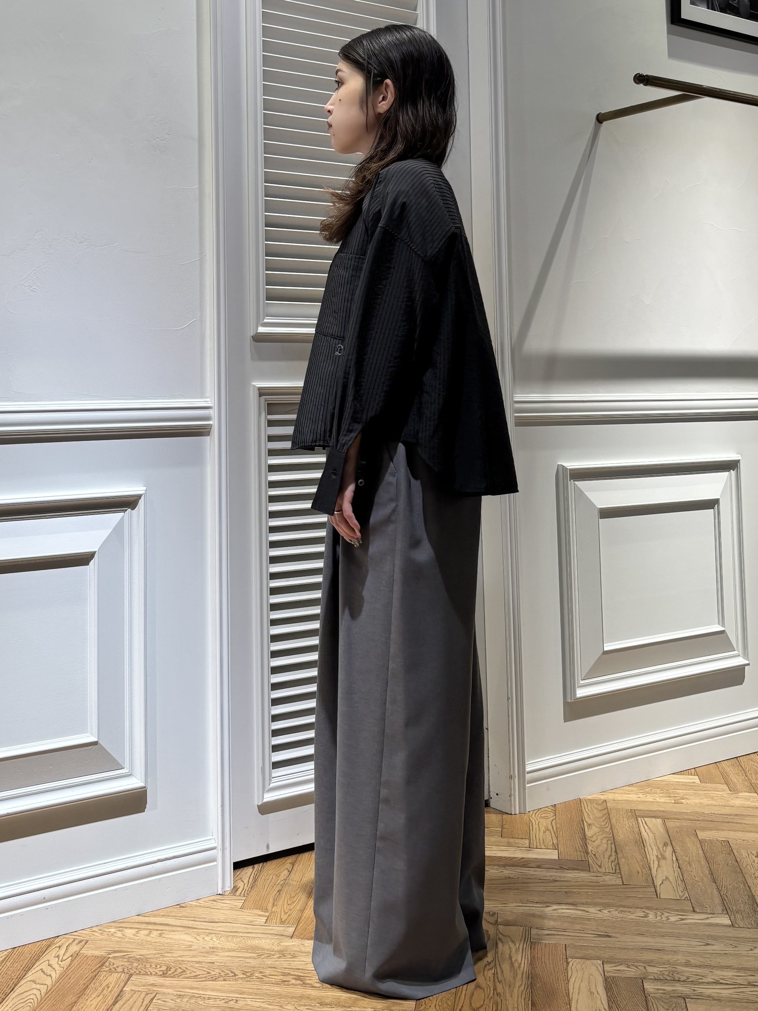 Mgmさんの「DRESSTERIOR｜◆シアーストライプクロップドシャツ」を使ったコーディネート