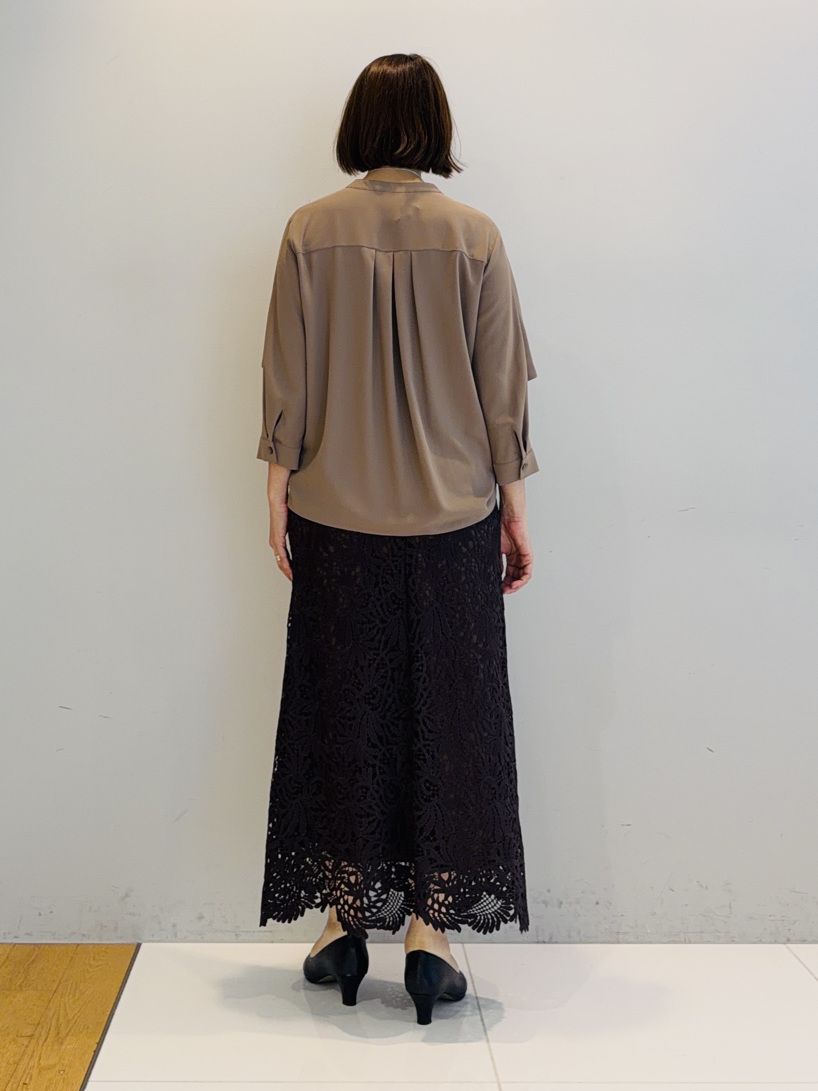 murayamaさんの「INDIVI｜【羽織りにも！/UVケア/着る日傘】ケープ風ブラウス」を使ったコーディネート
