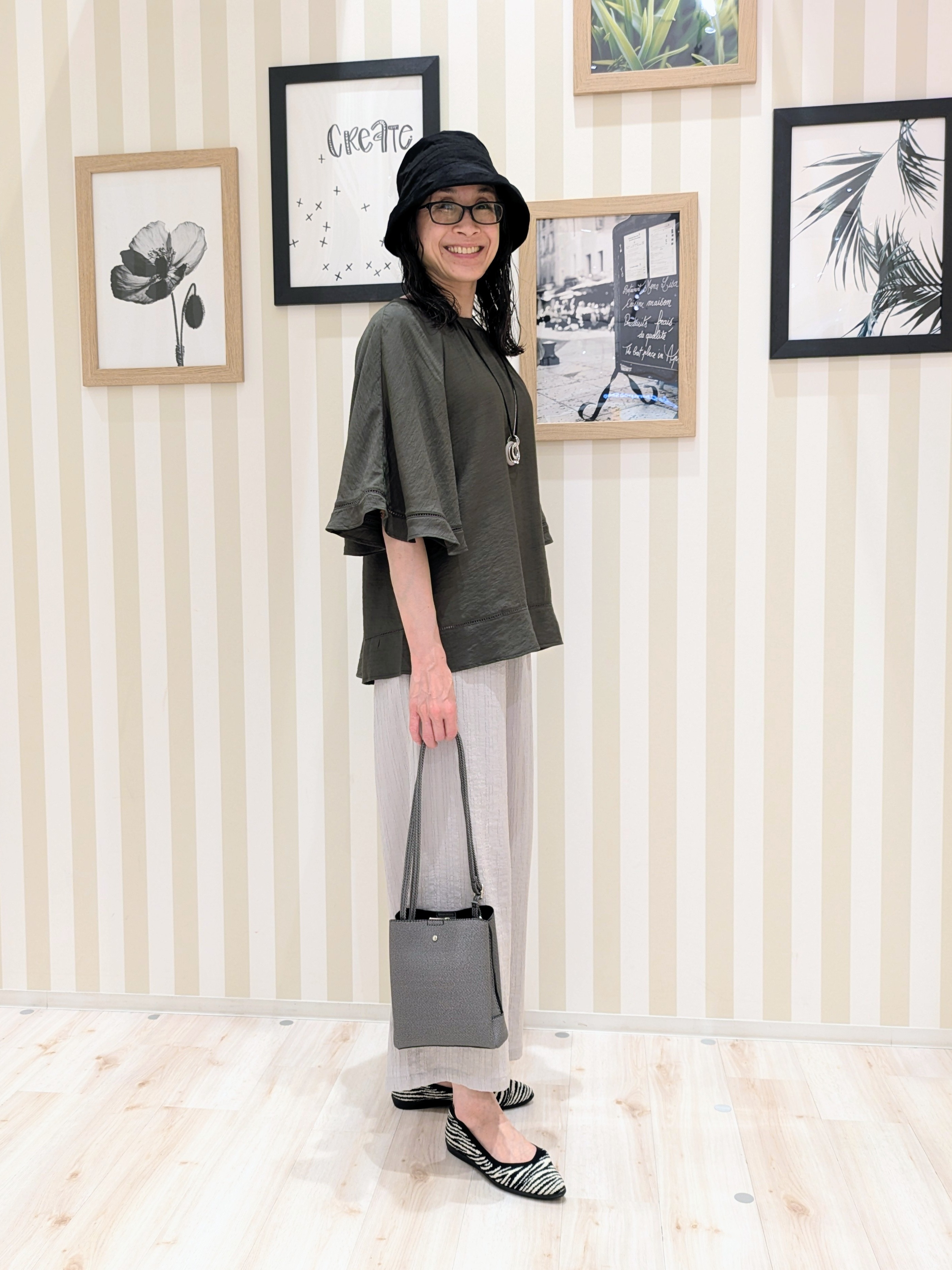 Mikiさんの「SHOO･LA･RUE｜【S-LL/洗濯機可/体型カバー】はしごレースがポイント スラブポンチョ風ブラウス」を使ったコーディネート