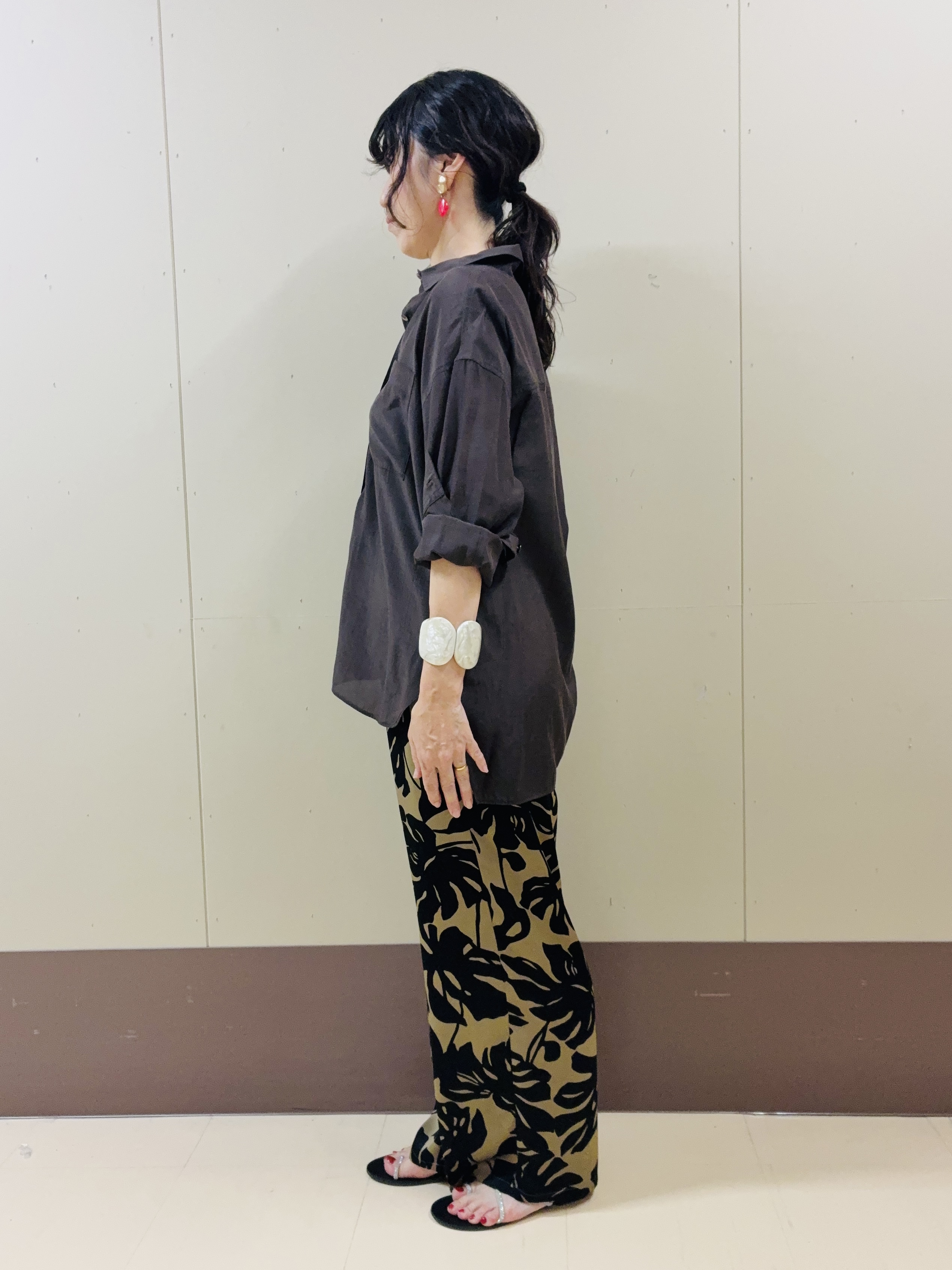 Noriさんの「UNTITLED｜【秋羽織り/肌に張り付きにくい】シルキータッチシアーシャツ」を使ったコーディネート