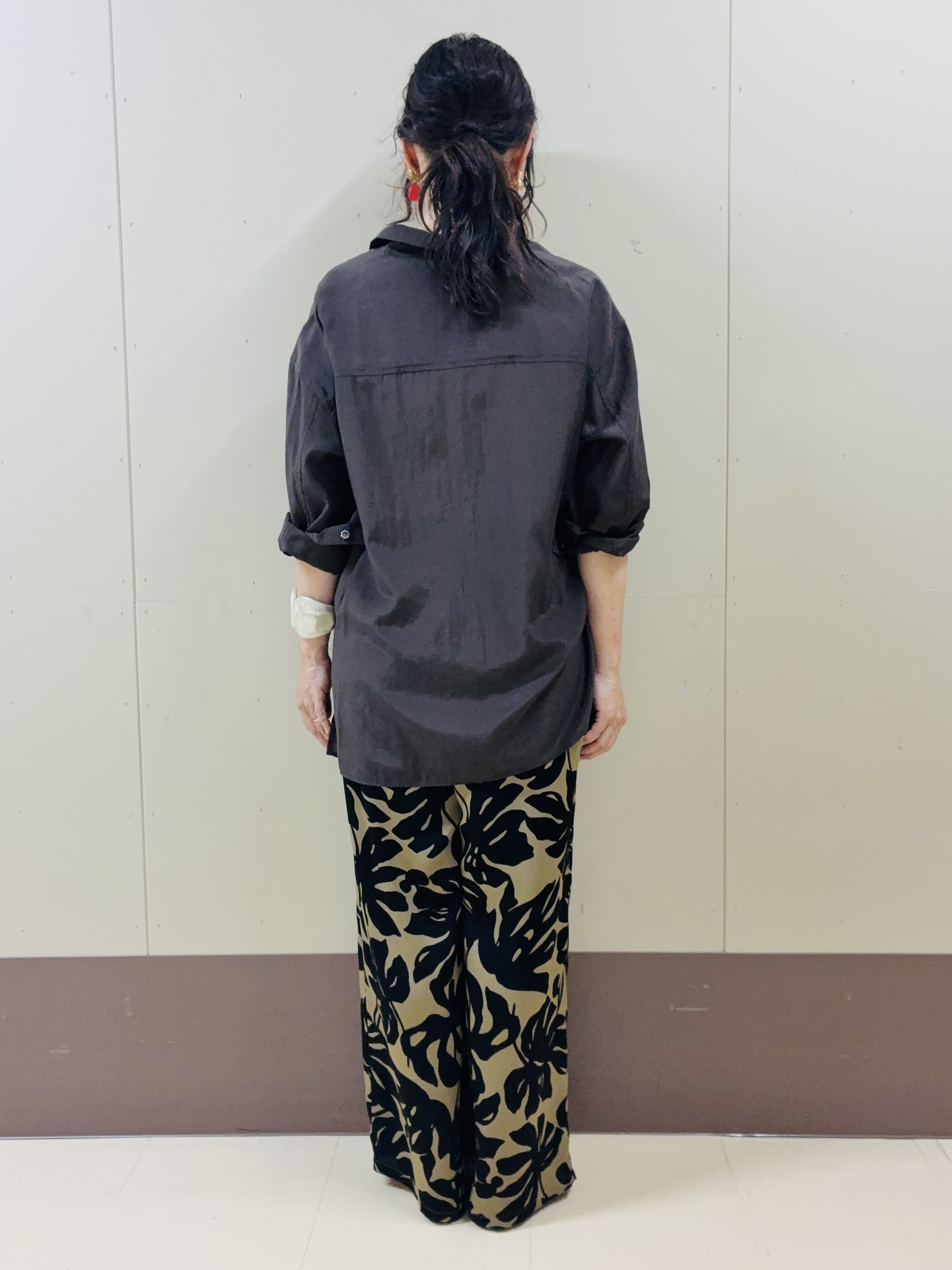 Noriさんの「UNTITLED｜【秋羽織り/肌に張り付きにくい】シルキータッチシアーシャツ」を使ったコーディネート