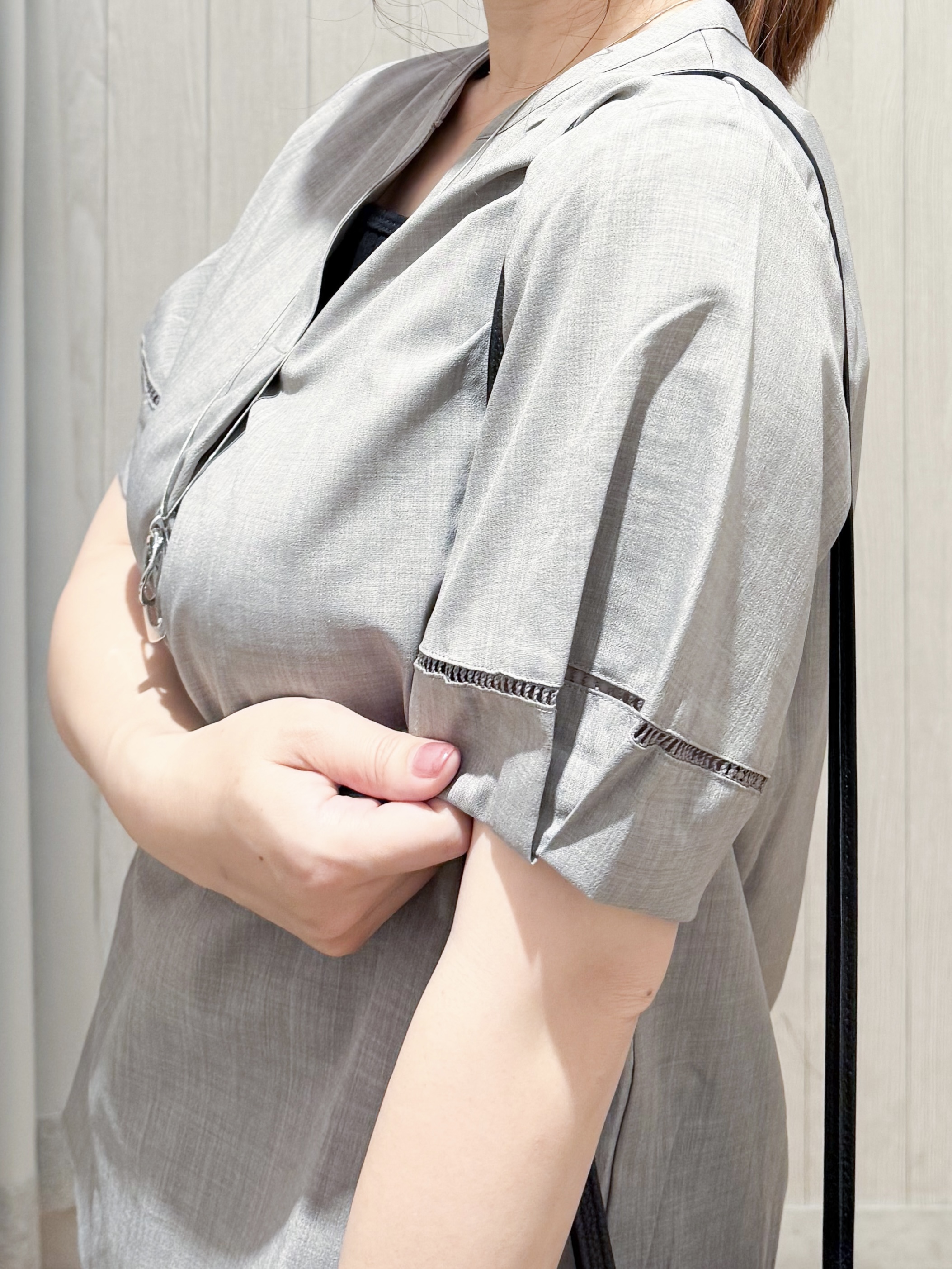 愛さんの「SHOO･LA･RUE｜【洗濯後しわになりにくい/インせずきまる】シンプルだけど女性らしい 麻調スキッパーブラウス」を使ったコーディネート