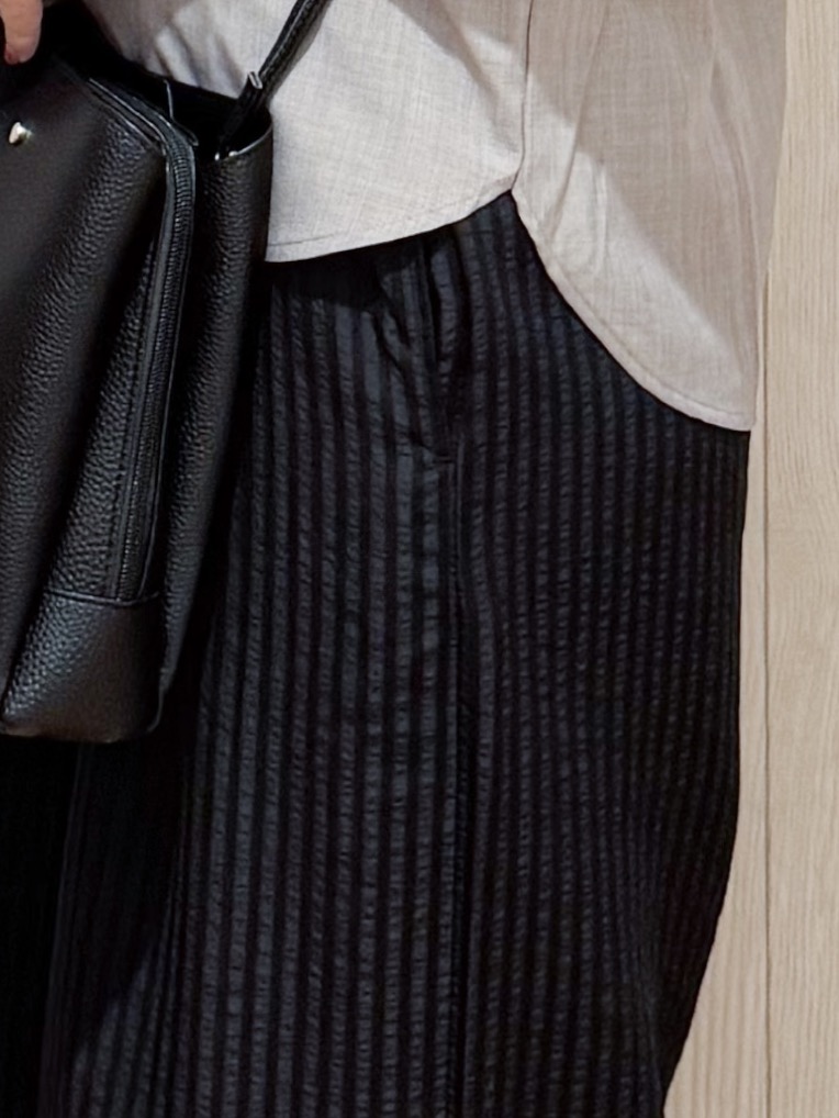 愛さんの「SHOO･LA･RUE｜【洗濯後しわになりにくい/インせずきまる】シンプルだけど女性らしい 麻調スキッパーブラウス」を使ったコーディネート