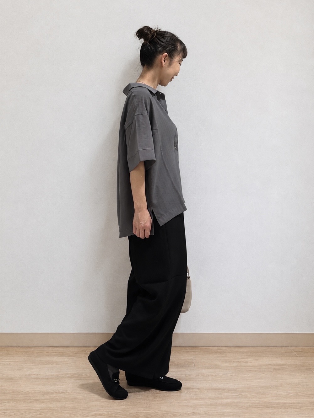 まつみさんの「SHOO･LA･RUE｜【通気性〇/UV/S-LL】洗濯後しわになりにくい とろみストライプシャツ」を使ったコーディネート