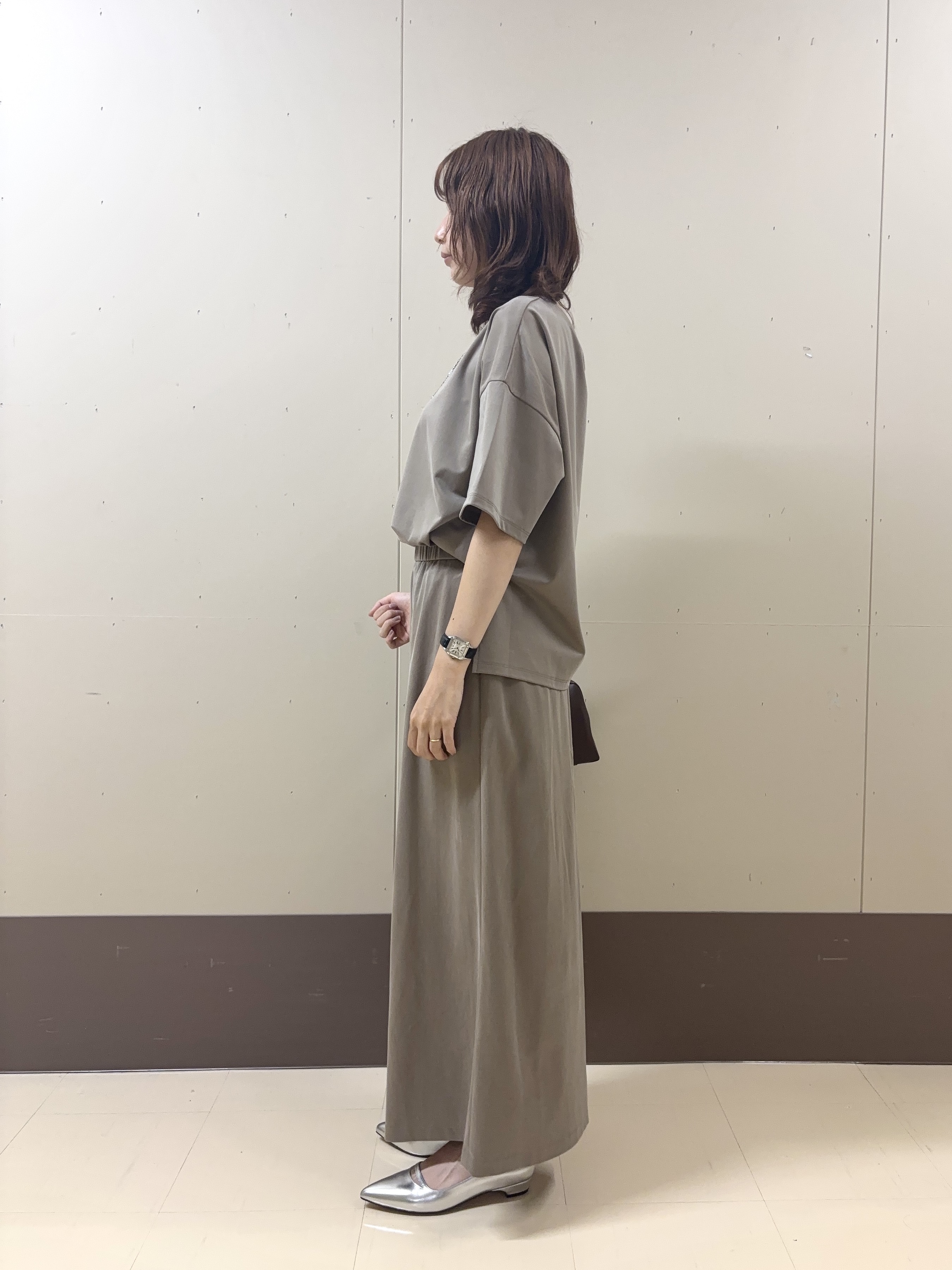 yuriさんの「UNTITLED｜【きれいめTシャツ/セットアップ可】ヴィンテージライクプルオーバー」を使ったコーディネート