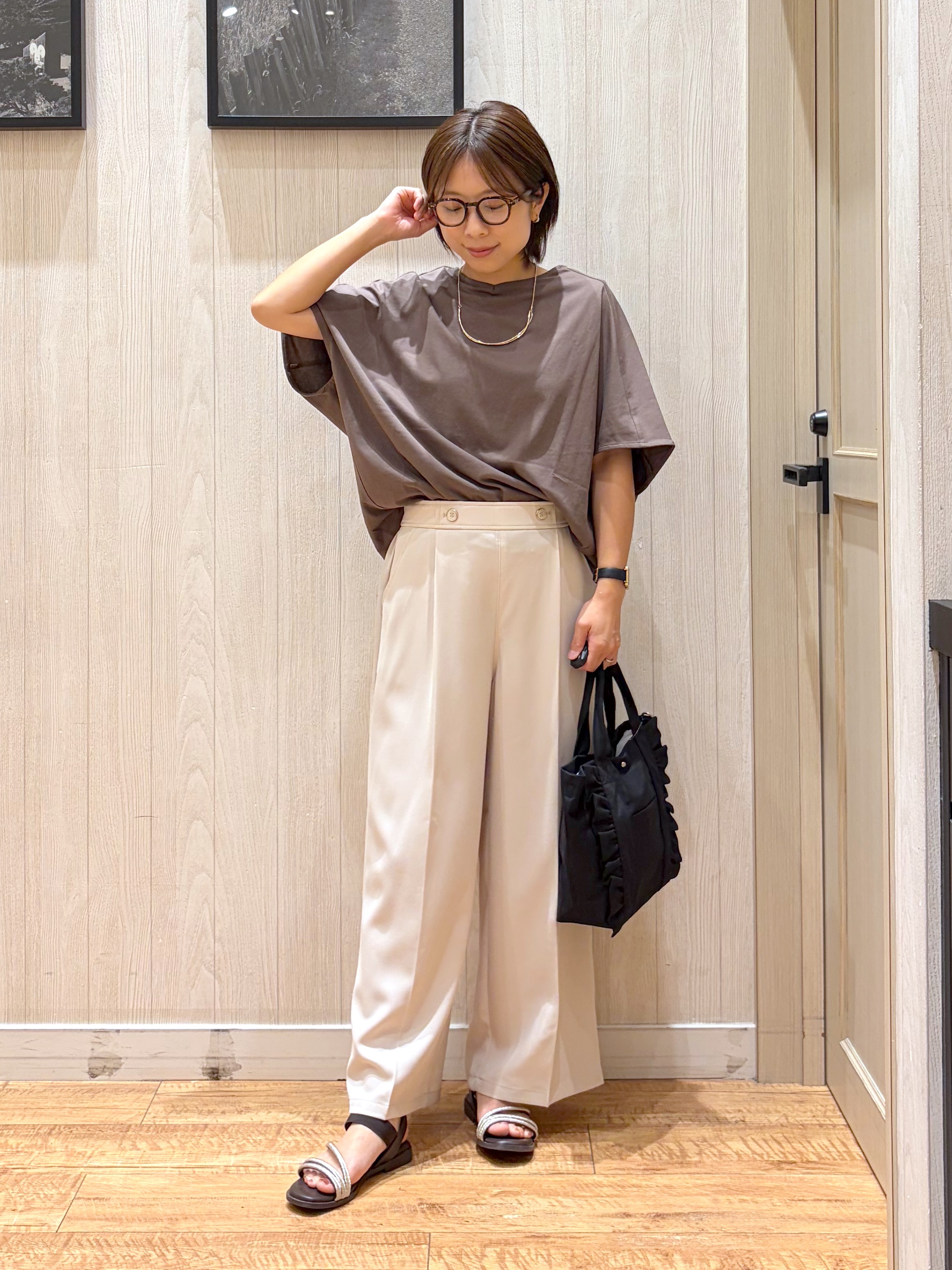 shirayuuuさんの「SHOO･LA･RUE｜【洗濯機可/体型カバー】インせず着られる 上品見えのドルマントップス」を使ったコーディネート