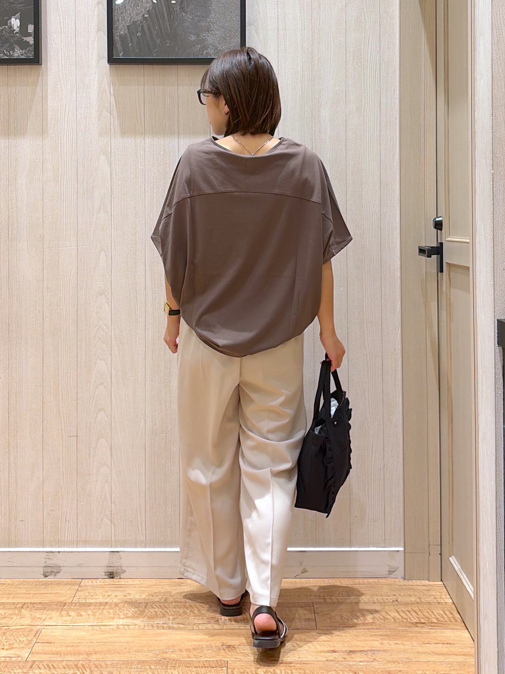 shirayuuuさんの「SHOO･LA･RUE｜【洗濯機可/体型カバー】インせず着られる 上品見えのドルマントップス」を使ったコーディネート