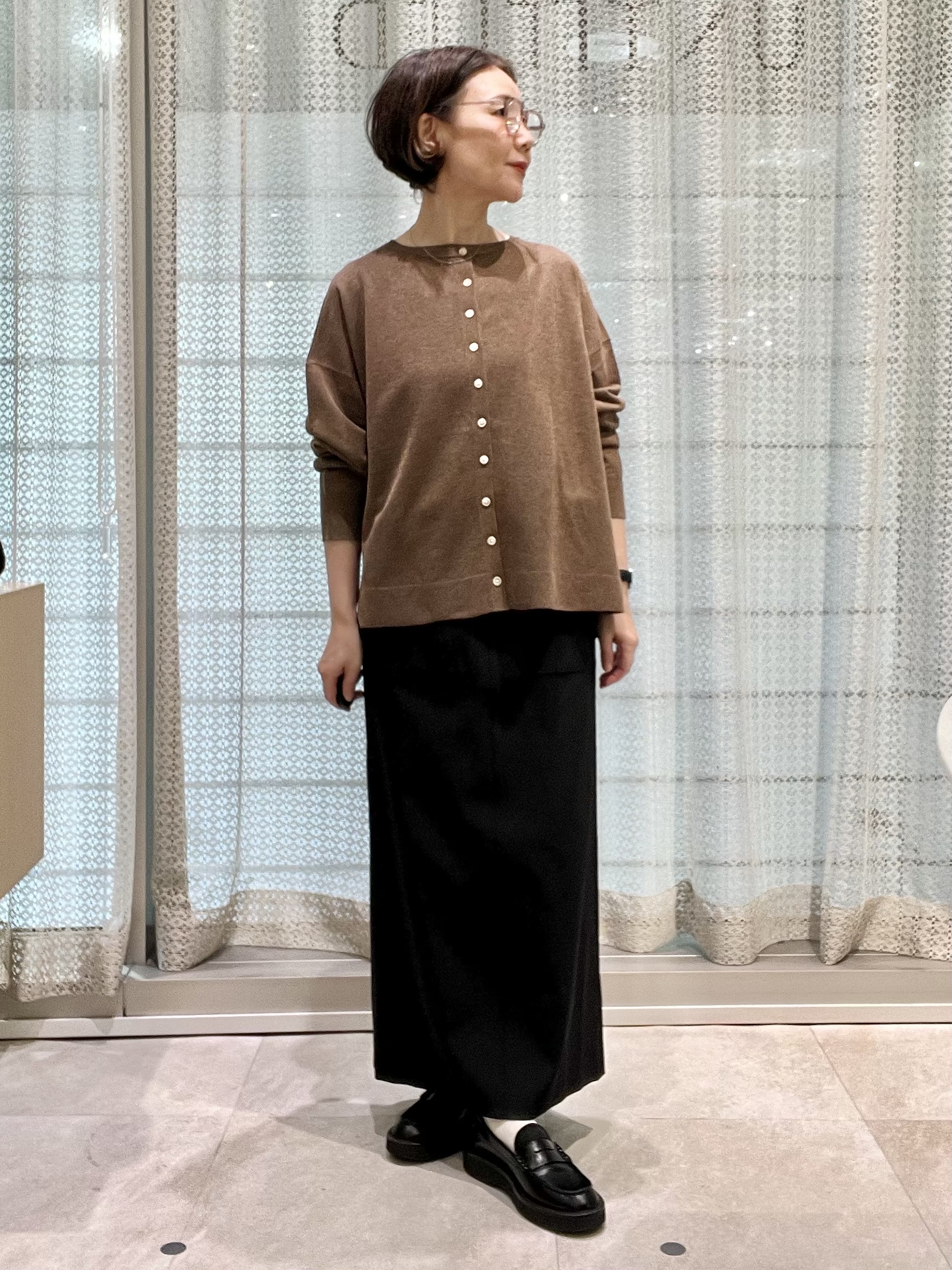 ymさんの「UNTITLED｜【アンサンブル可/秋羽織り/シアー】前後2WAYカーディガン」を使ったコーディネート