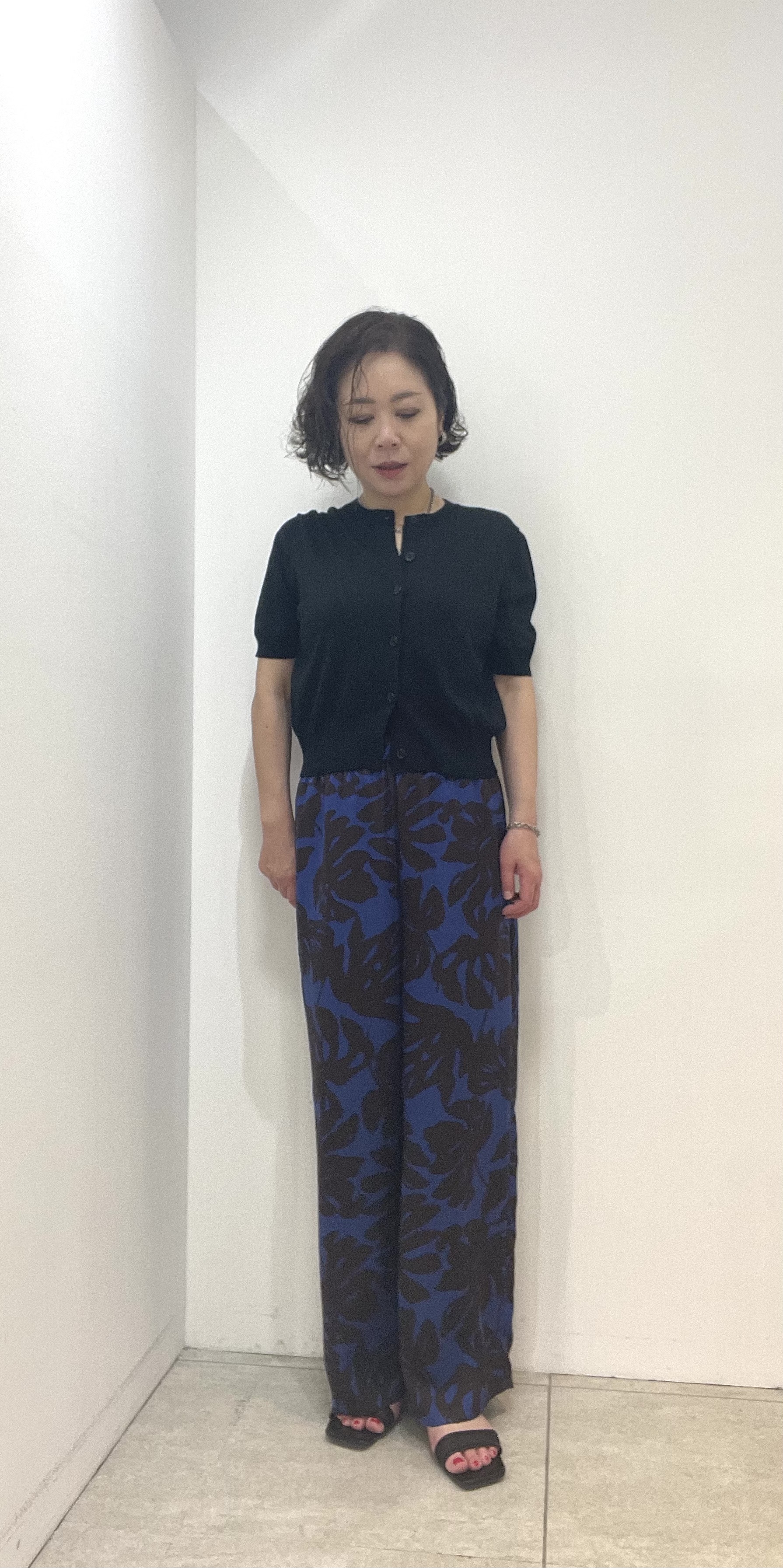 Wachiさんの「UNTITLED｜【すっきり秋羽織り/前開きボタン】ドライタッチ5分袖カーディガン」を使ったコーディネート