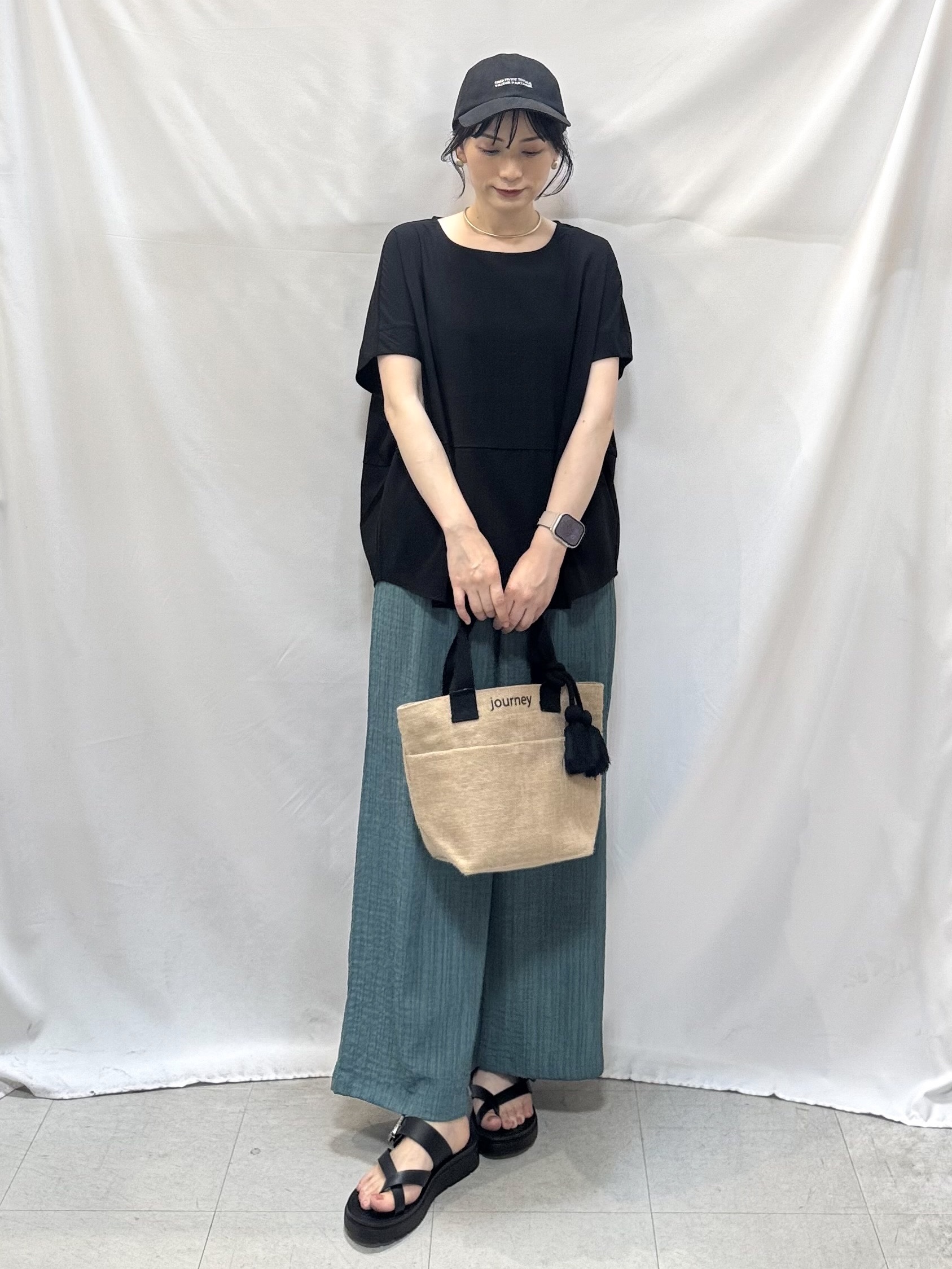 𝐇𝐢𝐫𝐨𝐦𝐢さんの「SHOO･LA･RUE｜【洗濯機可/セットアップ可】軽凛(かろりん) シンプル上品 切替コクーントップス」を使ったコーディネート