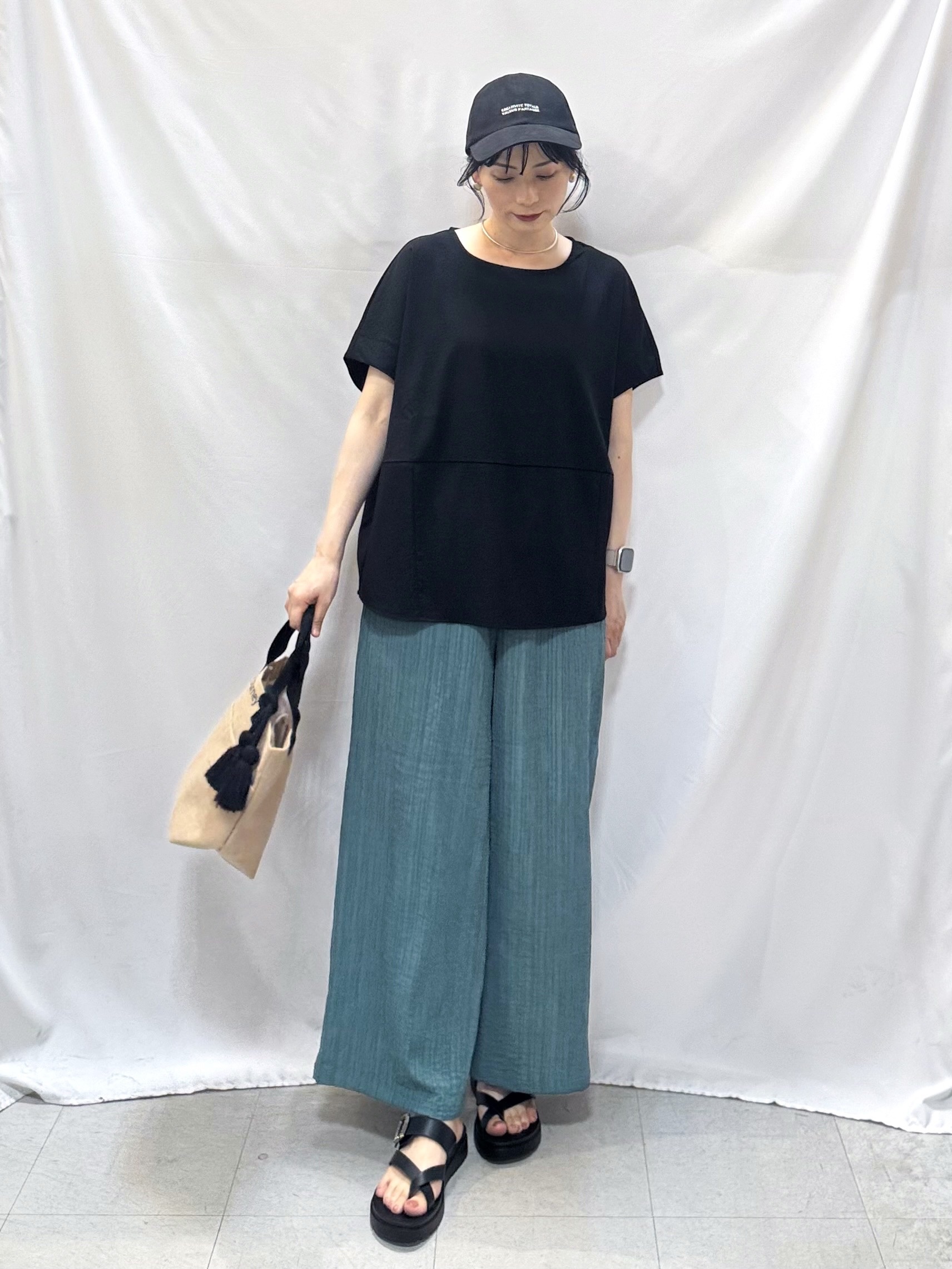 𝐇𝐢𝐫𝐨𝐦𝐢さんの「SHOO･LA･RUE｜【洗濯機可/セットアップ可】軽凛(かろりん) シンプル上品 切替コクーントップス」を使ったコーディネート