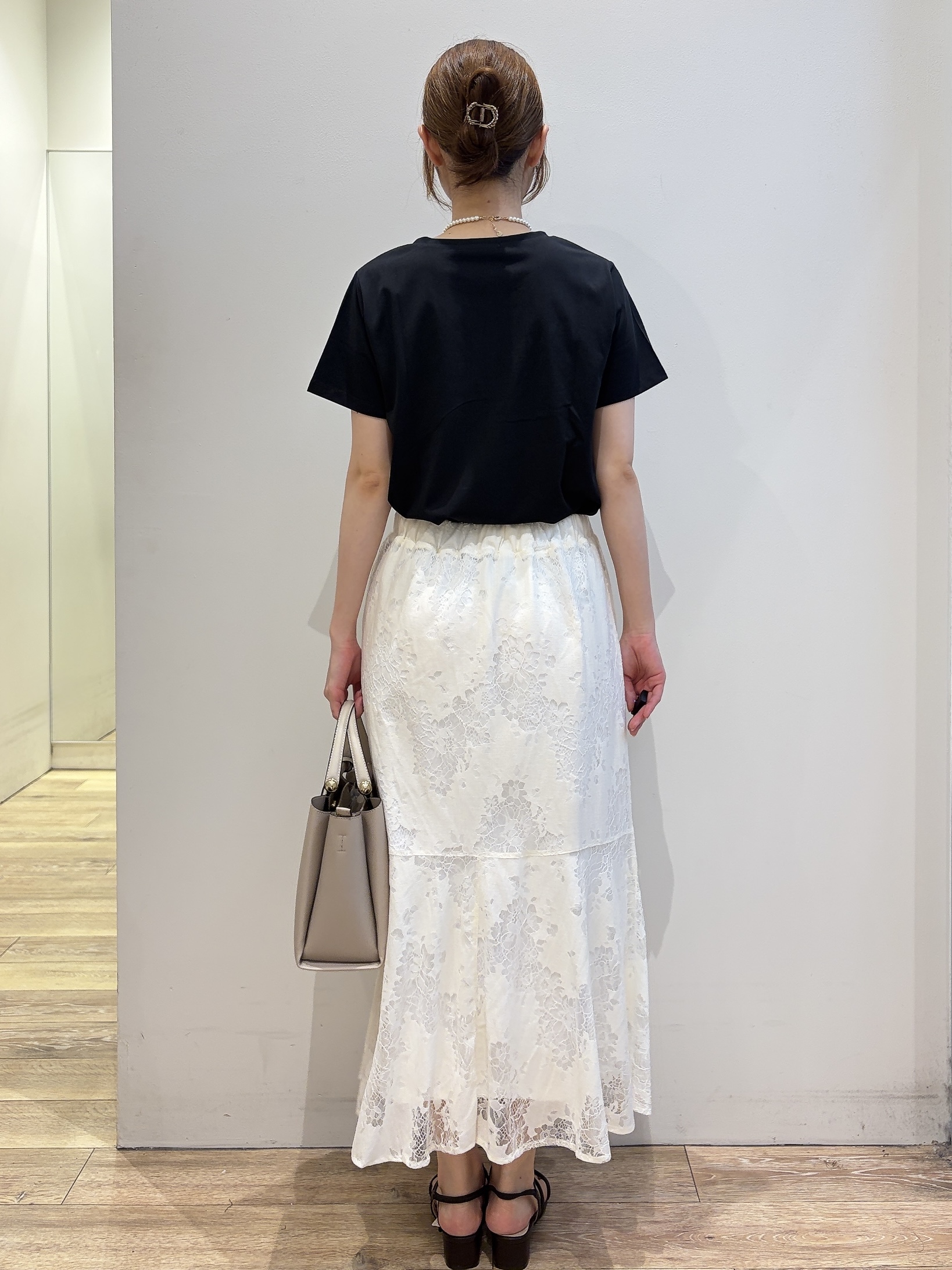 MOMOさんの「index｜【接触冷感／UVケア】裾レースロゴTシャツ《洗濯機OK／S-3L》」を使ったコーディネート
