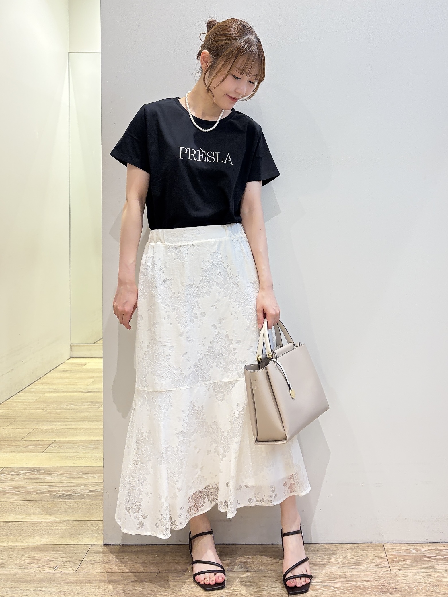 MOMOさんの「index｜【接触冷感／UVケア】裾レースロゴTシャツ《洗濯機OK／S-3L》」を使ったコーディネート