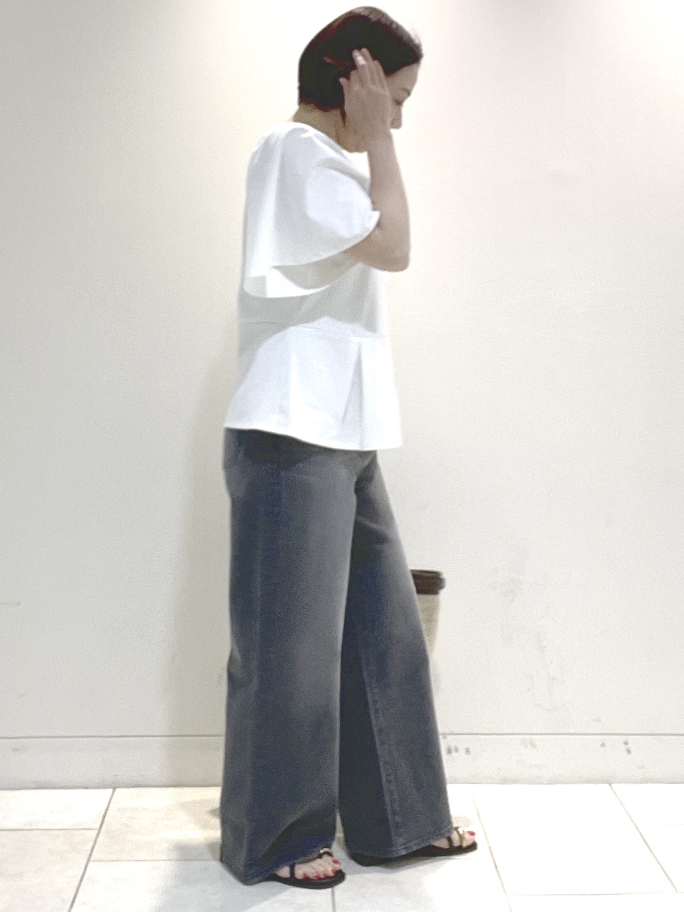 フミさんの「Reflect｜【UVカット／接触冷感／吸水速乾】フレアスリーブペプラムカットソー」を使ったコーディネート