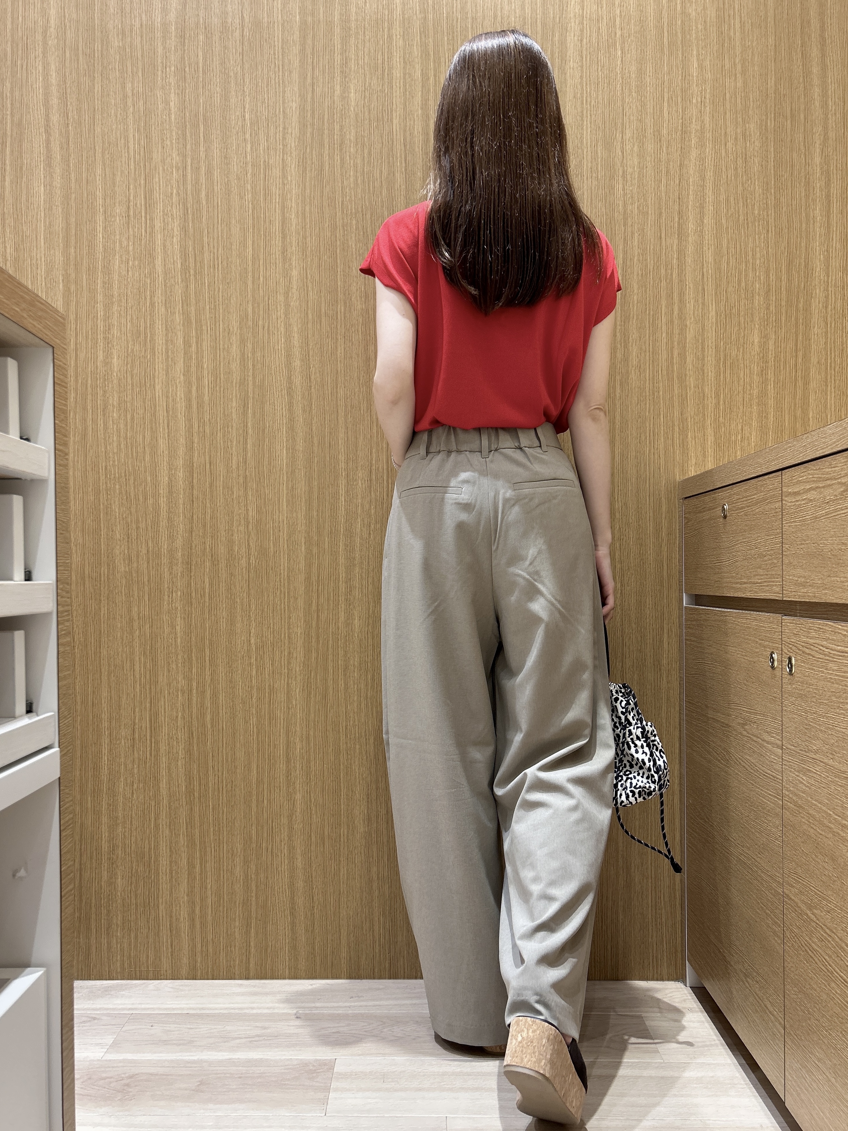 maiさんの「OPAQUE.CLIP｜【UV】フリルフレンチスリーブニット《接触冷感／洗濯機OK》」を使ったコーディネート