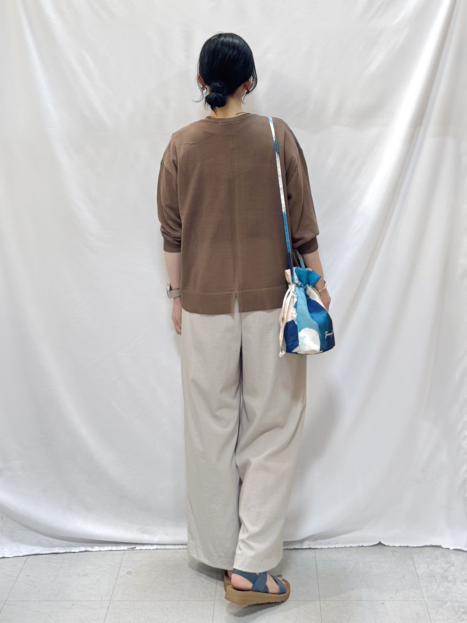 𝐇𝐢𝐫𝐨𝐦𝐢さんの「SHOO･LA･RUE｜【洗濯機可/S-LL】オンにもオフにも マルチに使えるボタンレスカーディガン」を使ったコーディネート