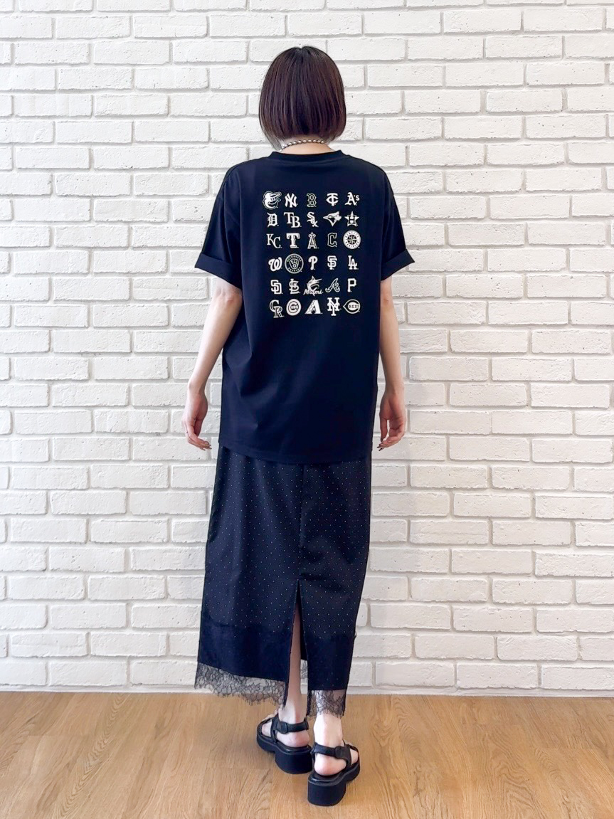 𝐜𝐡𝐢𝐤𝐚さんの「THE SHOP TK｜【Disney】【MLB】スペシャルデザイン半袖Tシャツ」を使ったコーディネート