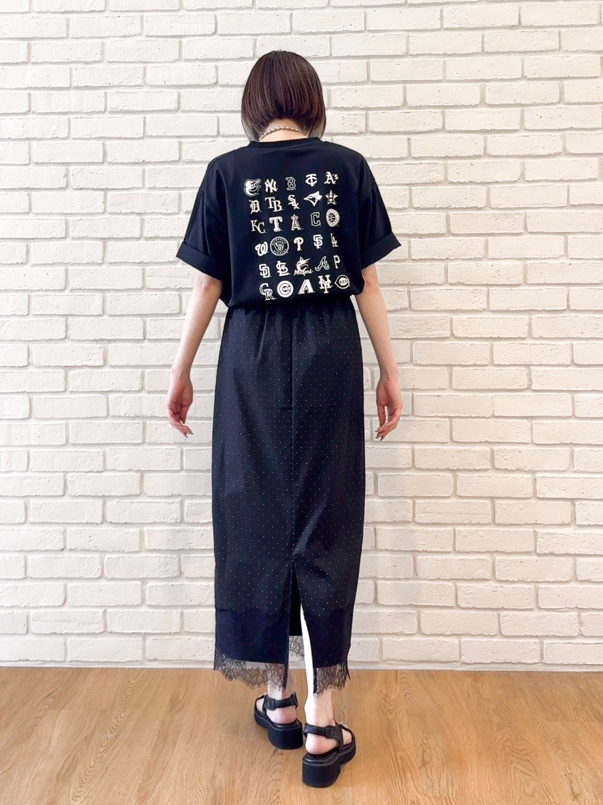 𝐜𝐡𝐢𝐤𝐚さんの「THE SHOP TK｜【Disney】【MLB】スペシャルデザイン半袖Tシャツ」を使ったコーディネート