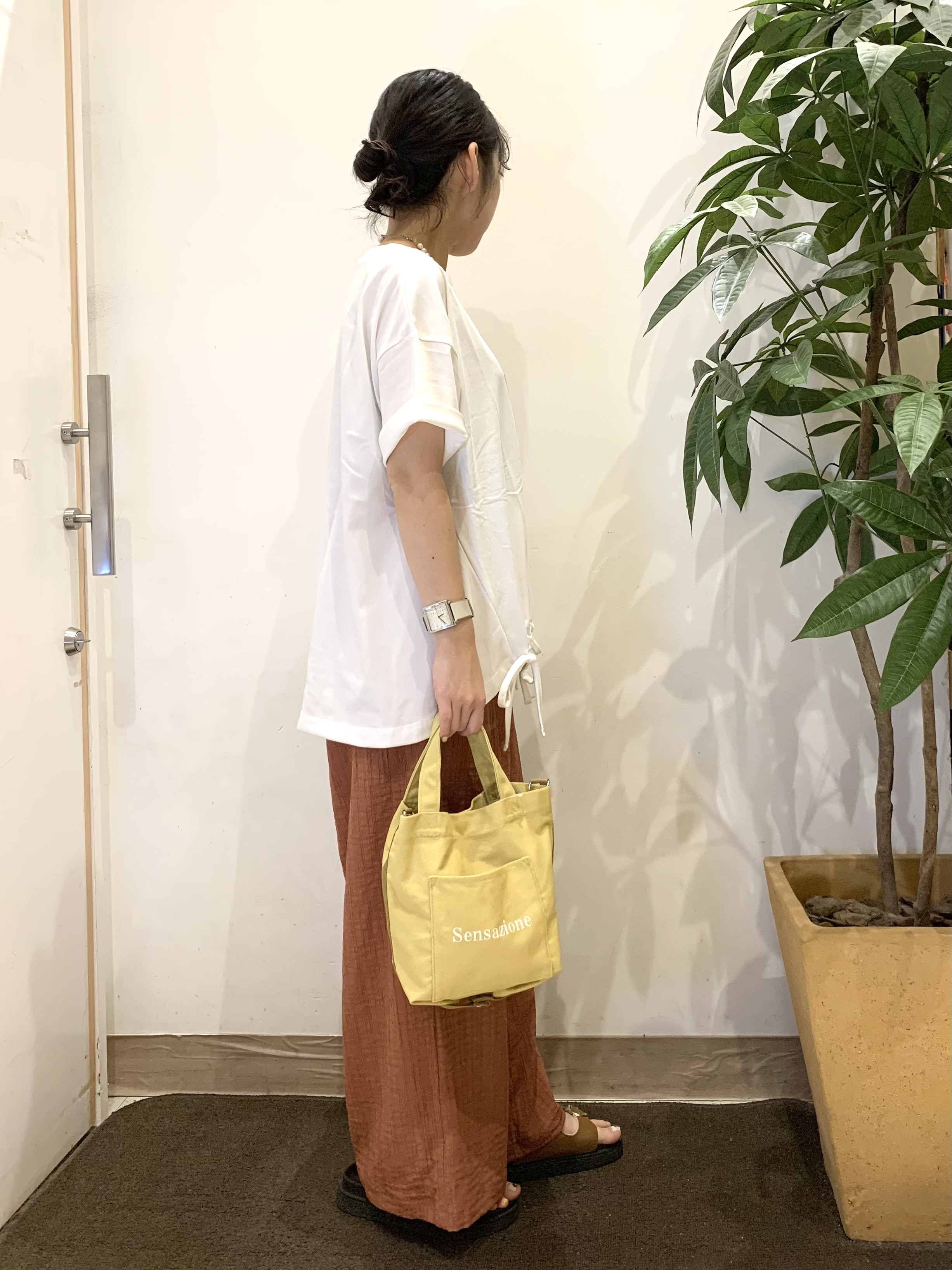 ちゃろさんの「SHOO･LA･RUE｜【ひんやり/体型カバー】プリントデザインが目を惹く 裾シャーリングTシャツ」を使ったコーディネート