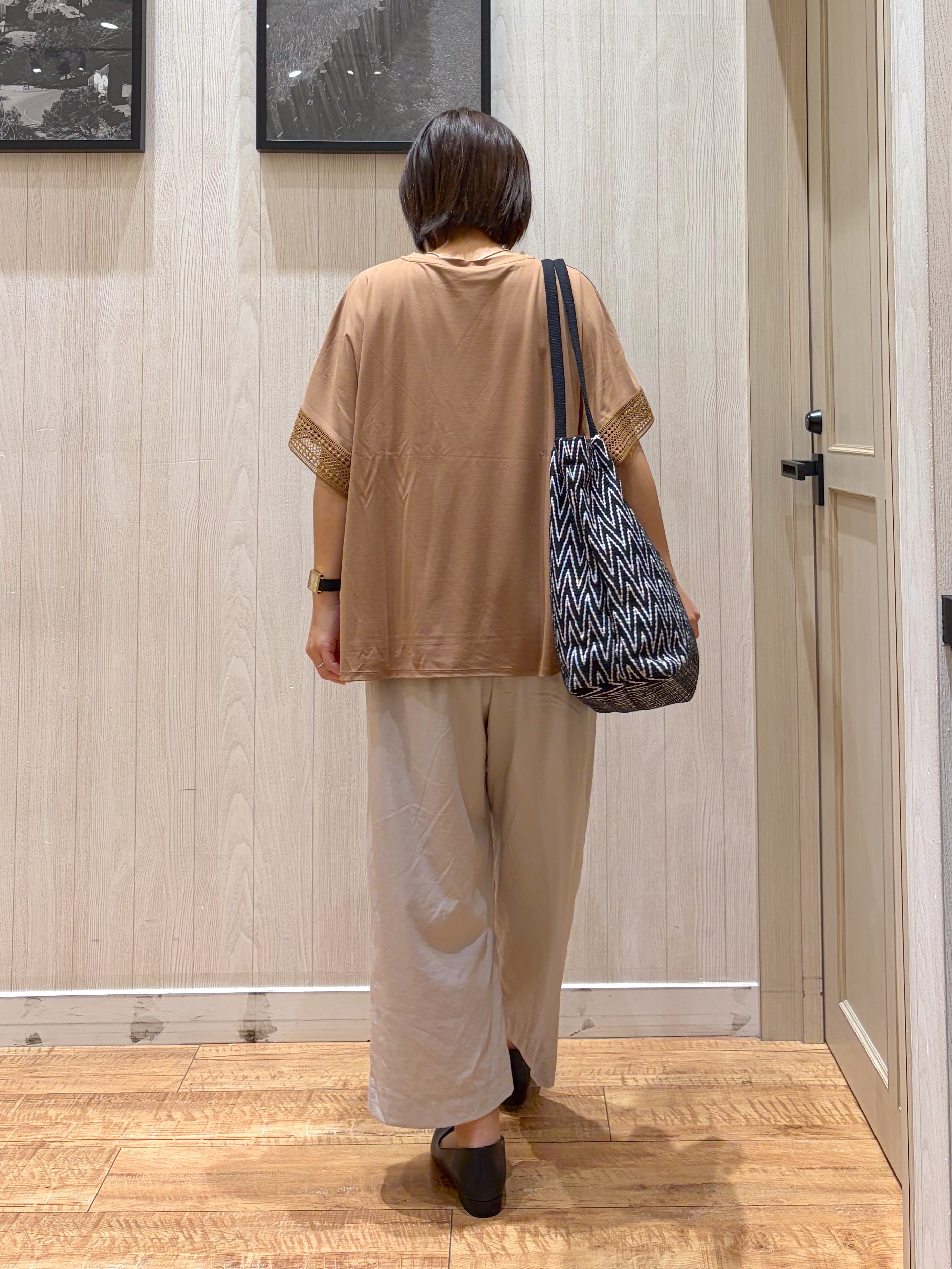 shirayuuuさんの「SHOO･LA･RUE｜【UV/洗濯機可/体型カバー】ヒップ周りが隠せる お袖レースTシャツ」を使ったコーディネート