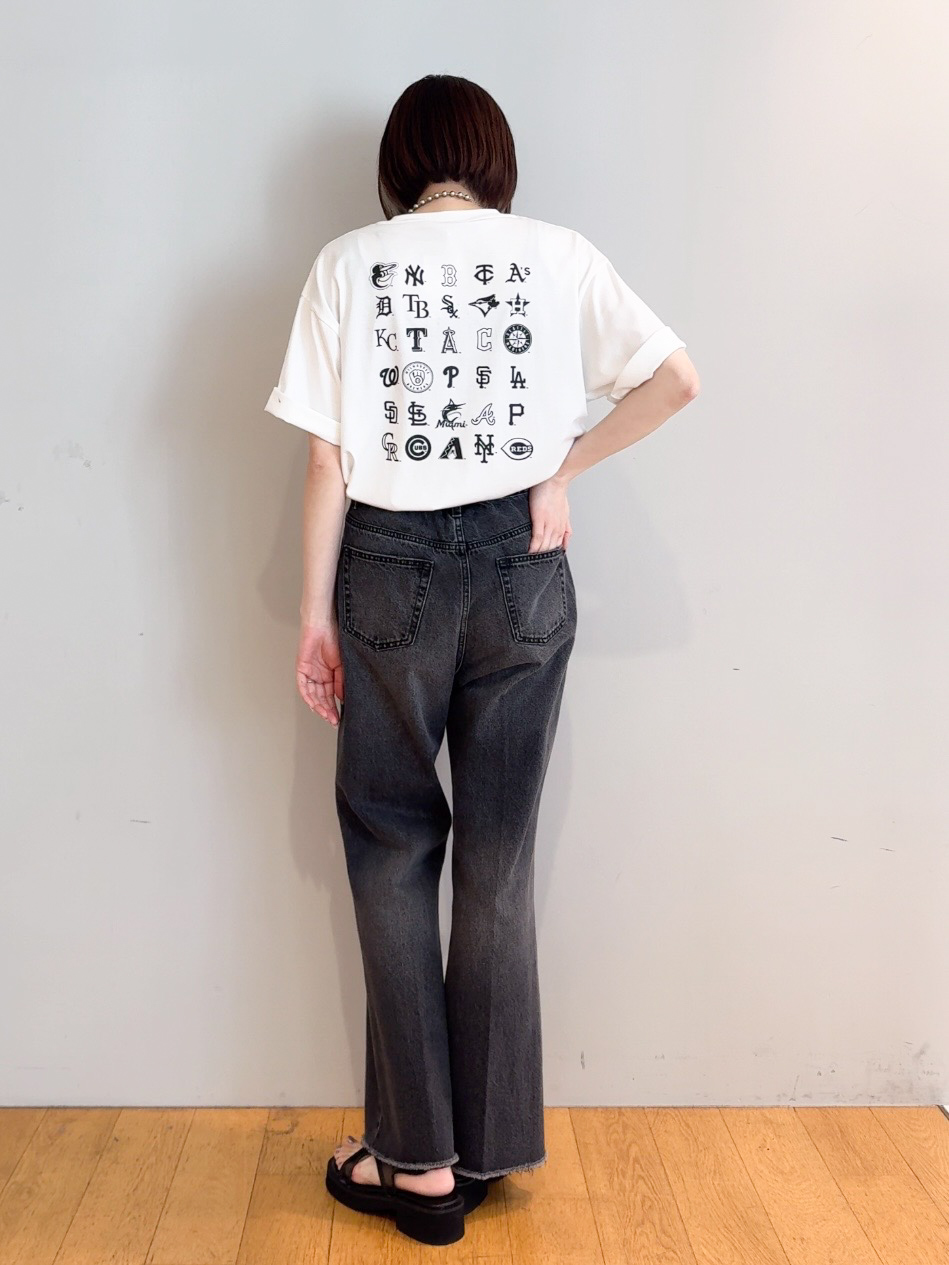 𝐜𝐡𝐢𝐤𝐚さんの「THE SHOP TK｜【Disney】【MLB】スペシャルデザイン半袖Tシャツ」を使ったコーディネート