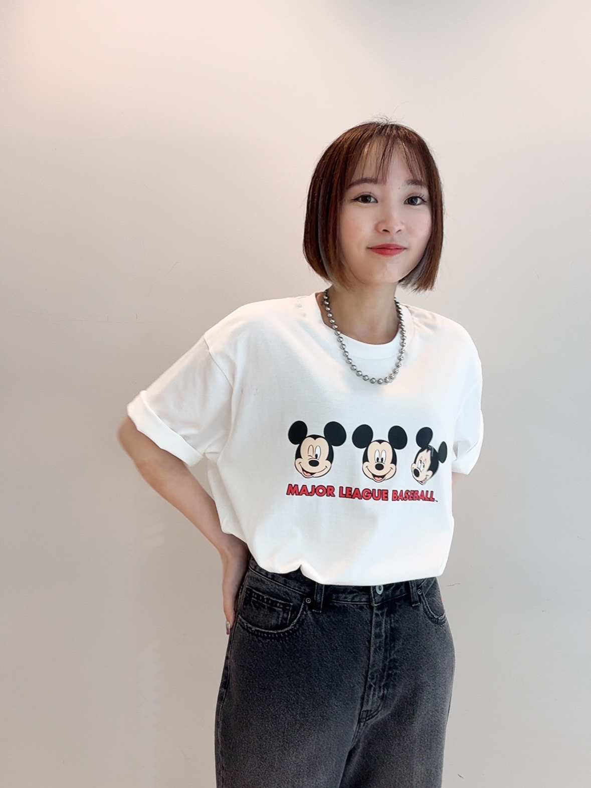 𝐜𝐡𝐢𝐤𝐚さんの「THE SHOP TK｜【Disney】【MLB】スペシャルデザイン半袖Tシャツ」を使ったコーディネート