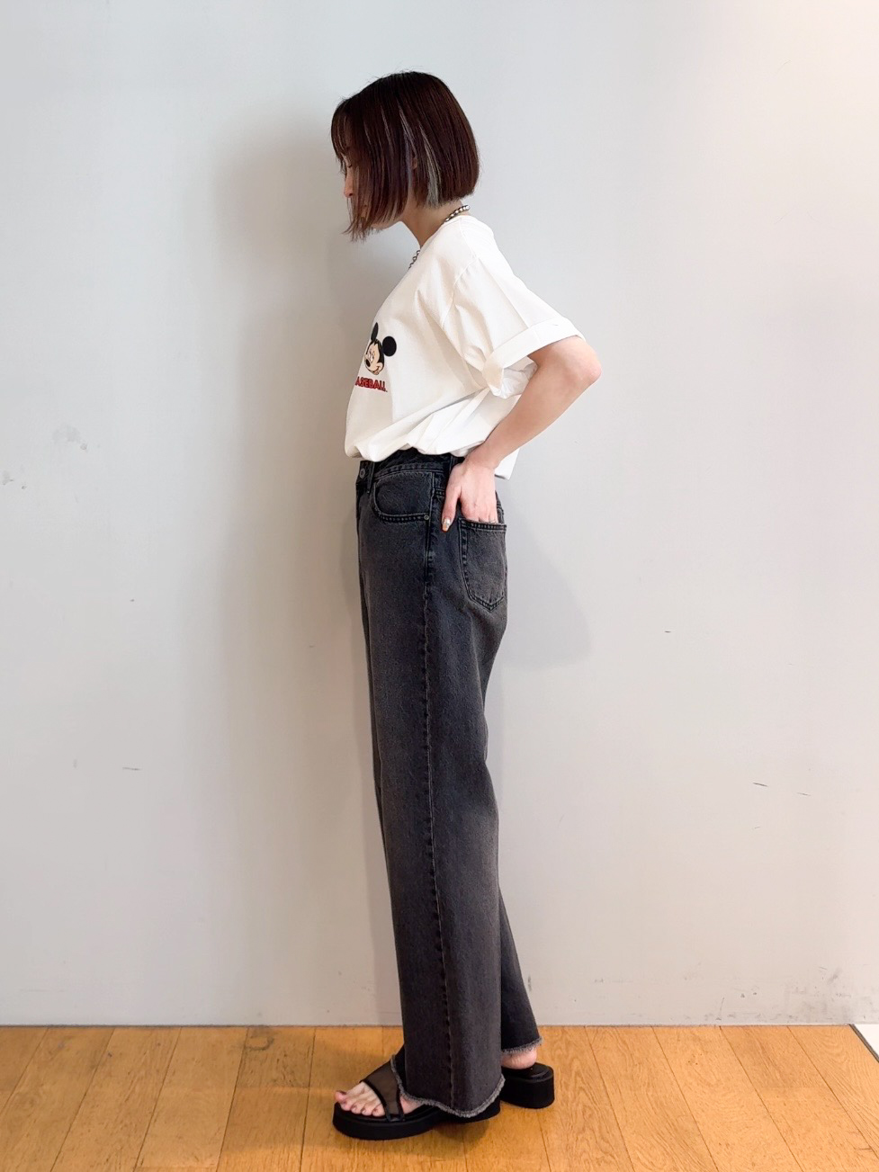 𝐜𝐡𝐢𝐤𝐚さんの「THE SHOP TK｜【Disney】【MLB】スペシャルデザイン半袖Tシャツ」を使ったコーディネート