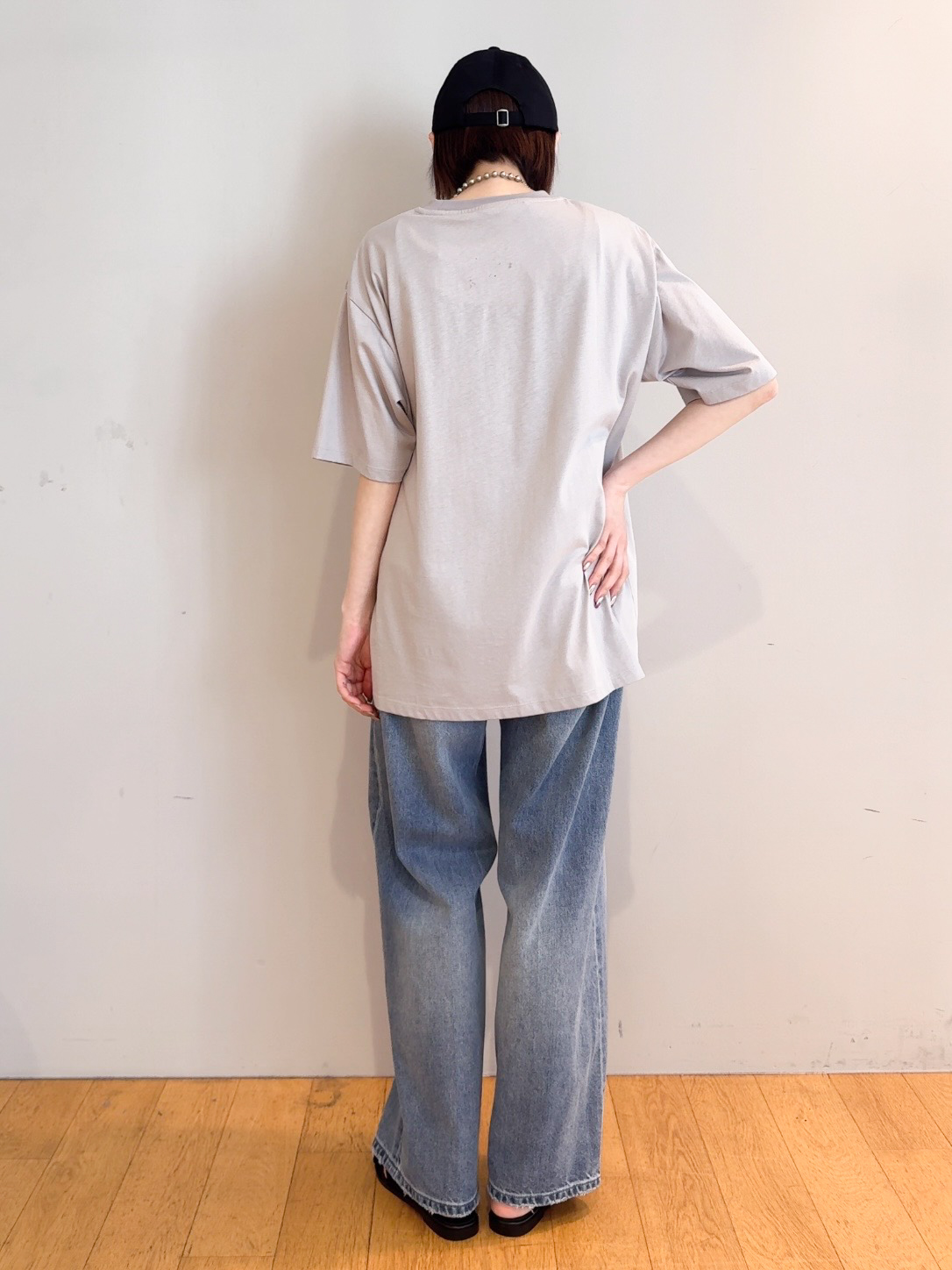 𝐜𝐡𝐢𝐤𝐚さんの「THE SHOP TK｜【Disney】【MLB】スペシャルデザイン半袖Tシャツ」を使ったコーディネート