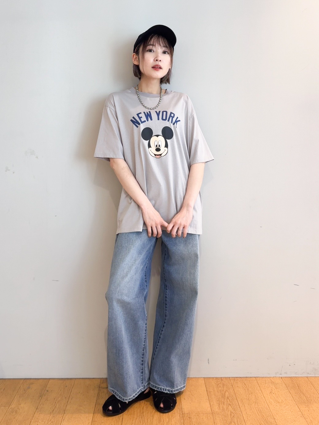 𝐜𝐡𝐢𝐤𝐚さんの「THE SHOP TK｜【Disney】【MLB】スペシャルデザイン半袖Tシャツ」を使ったコーディネート