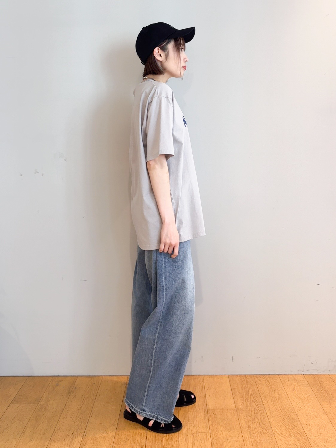𝐜𝐡𝐢𝐤𝐚さんの「THE SHOP TK｜【Disney】【MLB】スペシャルデザイン半袖Tシャツ」を使ったコーディネート
