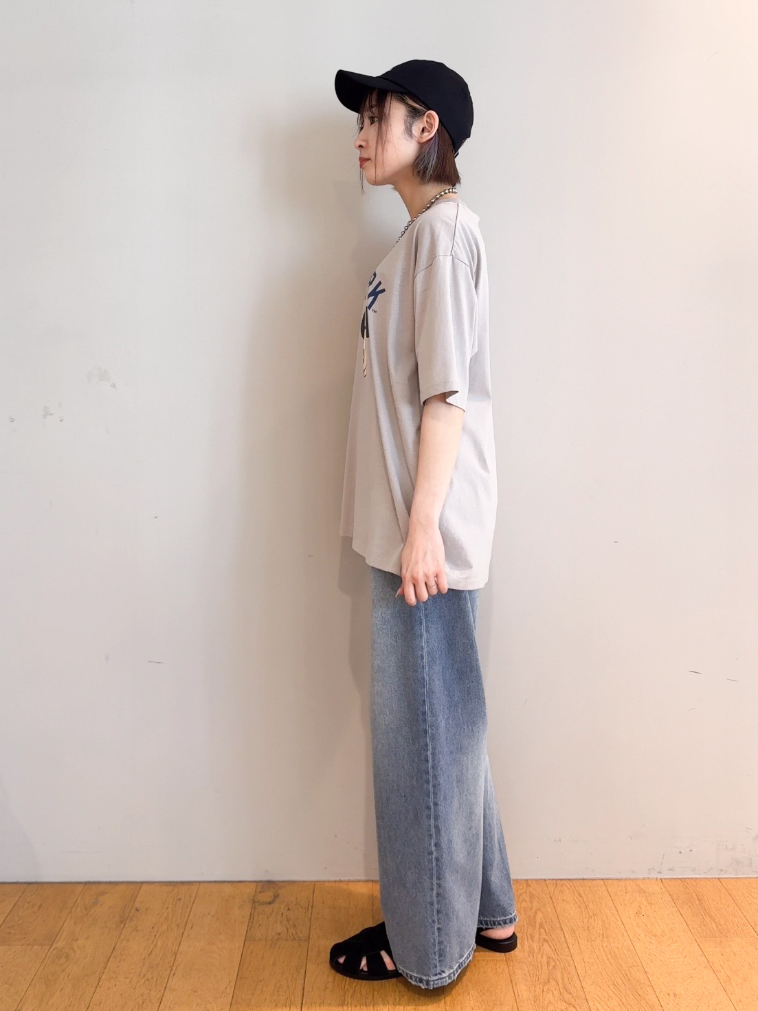𝐜𝐡𝐢𝐤𝐚さんの「THE SHOP TK｜【Disney】【MLB】スペシャルデザイン半袖Tシャツ」を使ったコーディネート