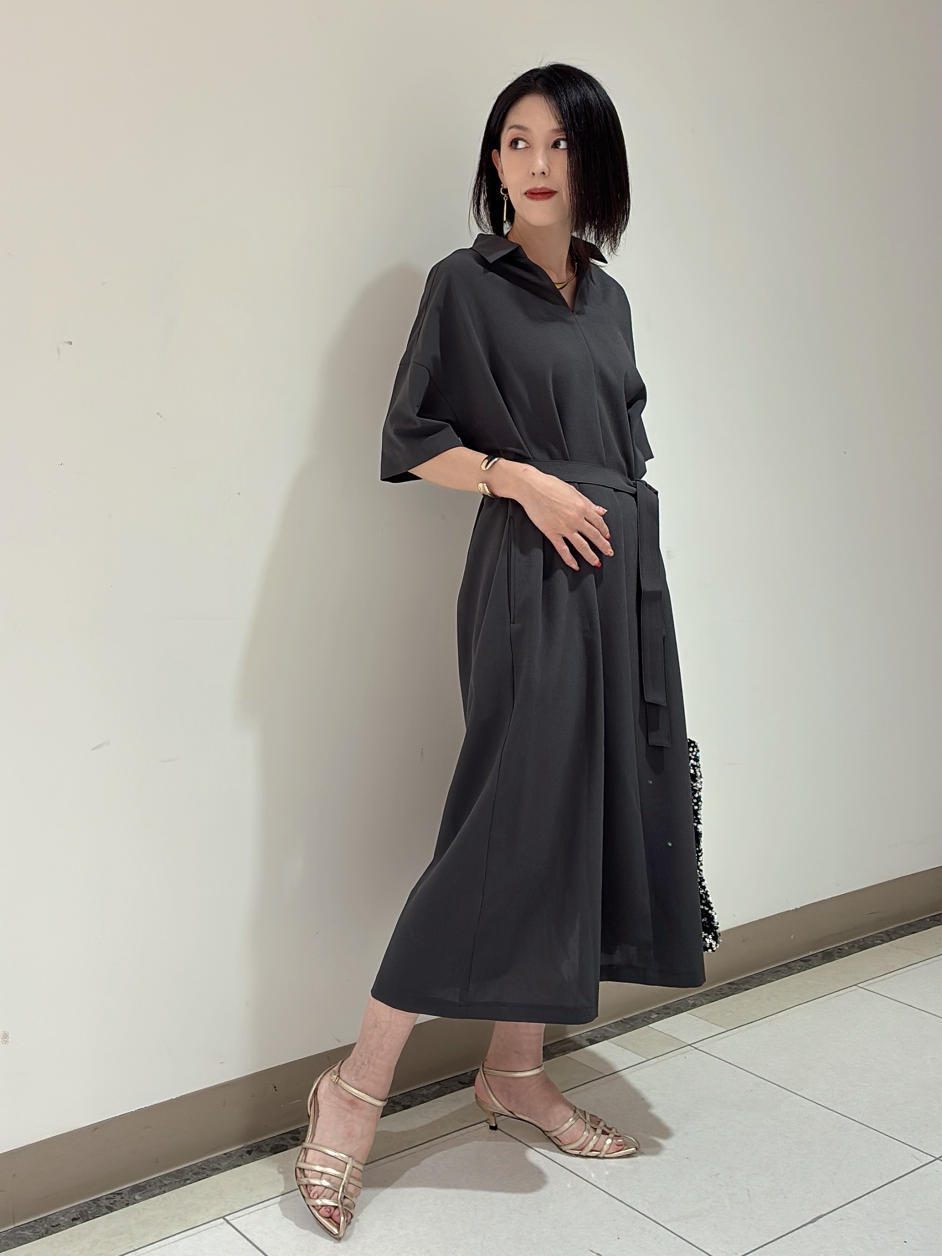 環さんの「UNTITLED｜【初秋も活躍/UVカット/接触冷感】エアリークールワンピース」を使ったコーディネート