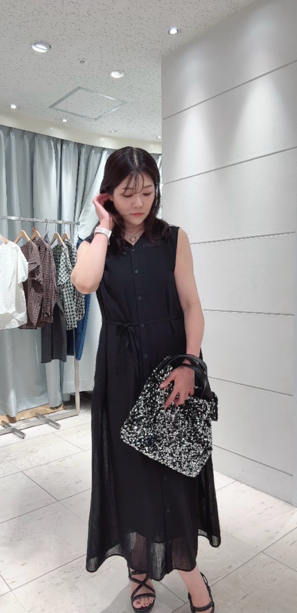 misaさんの「UNTITLED｜【秋映え/ジレとしても〇】シアーVネックワンピース」を使ったコーディネート