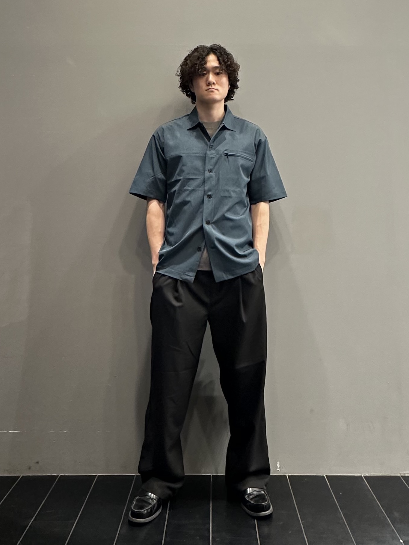 SHUさんの「THE SHOP TK｜【吸水速乾／防シワ／マシンウォッシャブル】ハイドロクール 半袖シャツ」を使ったコーディネート