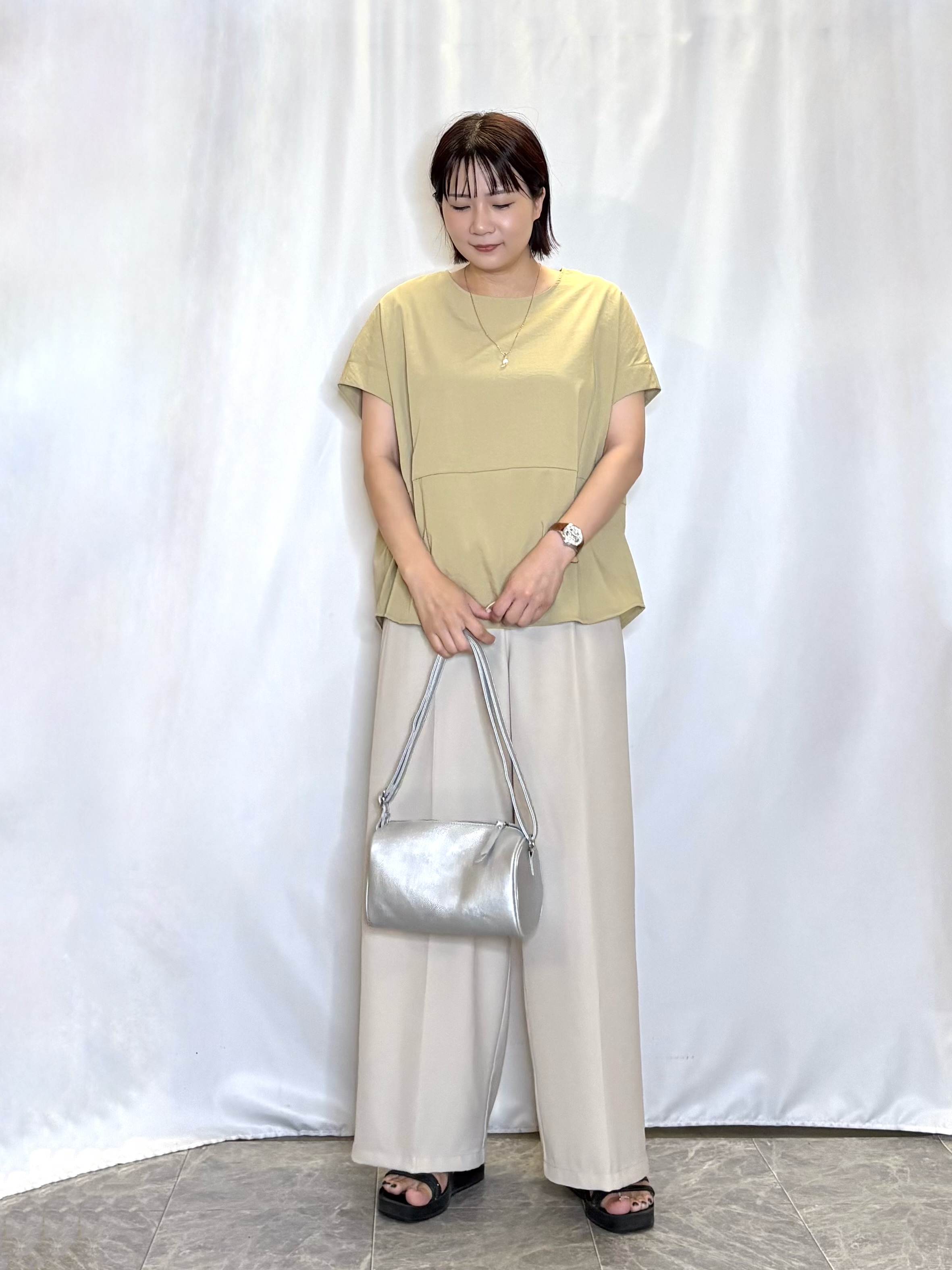 ネリさんの「SHOO･LA･RUE｜【洗濯機可/セットアップ可】軽凛(かろりん) シンプル上品 切替コクーントップス」を使ったコーディネート