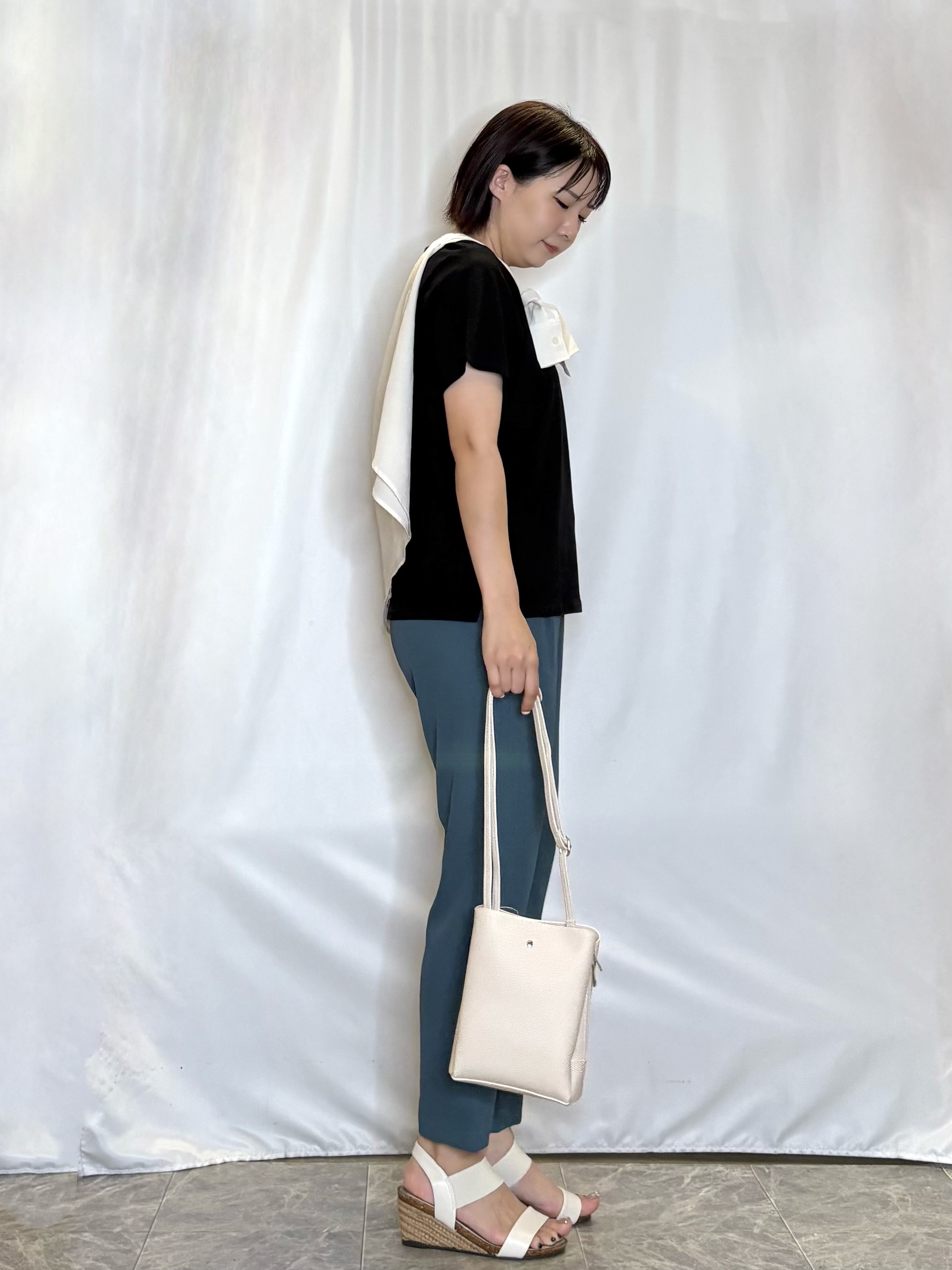 ネリさんの「SHOO･LA･RUE｜【通気性〇/S-LL/洗濯機可】羽織にも使いやすい きちんとベーシックシャツ」を使ったコーディネート