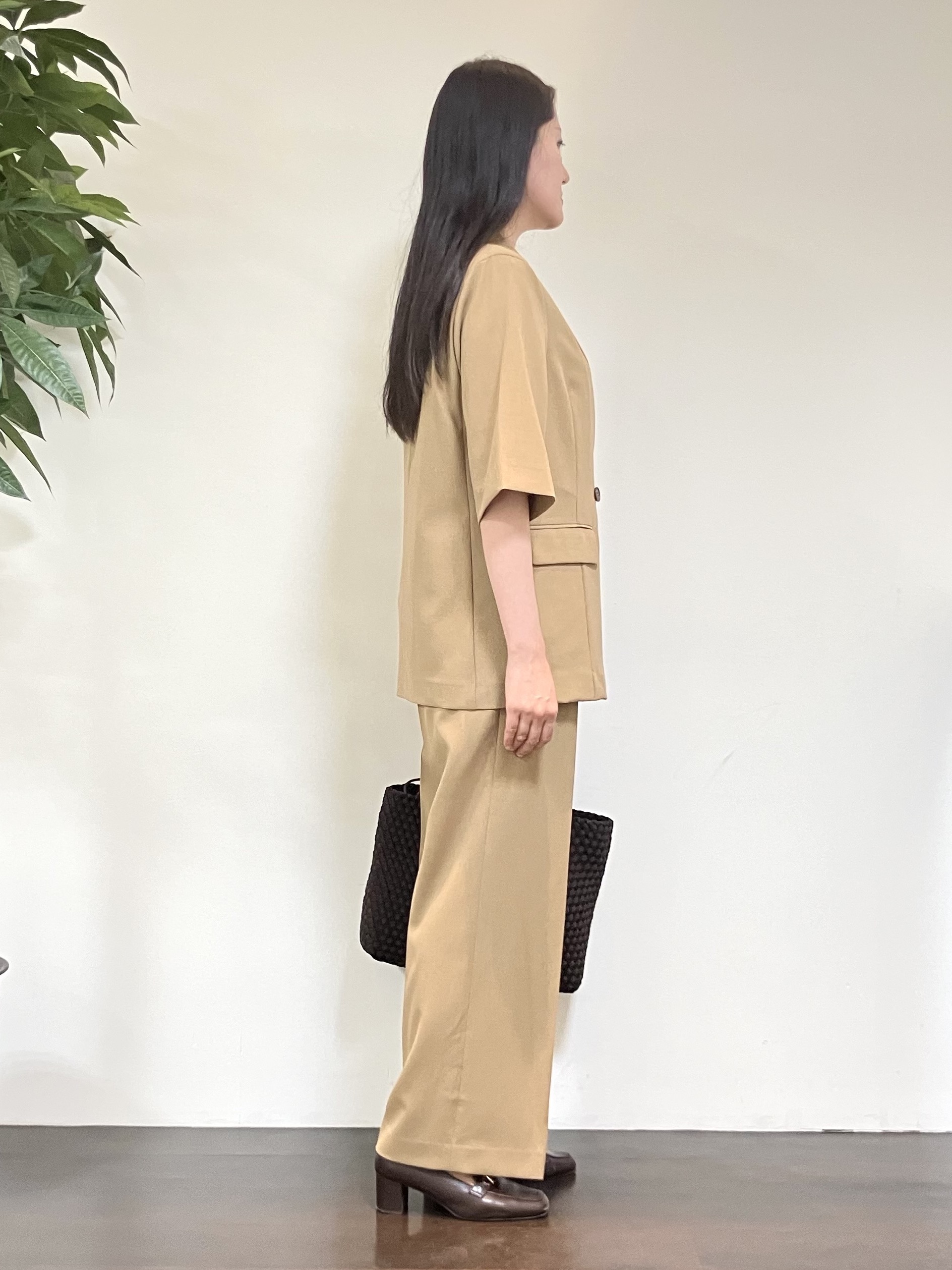 カレンさんの「UNTITLED｜【秋の通勤羽織/セットアップ可/UVカット】エアリークール半袖ジャケット」を使ったコーディネート