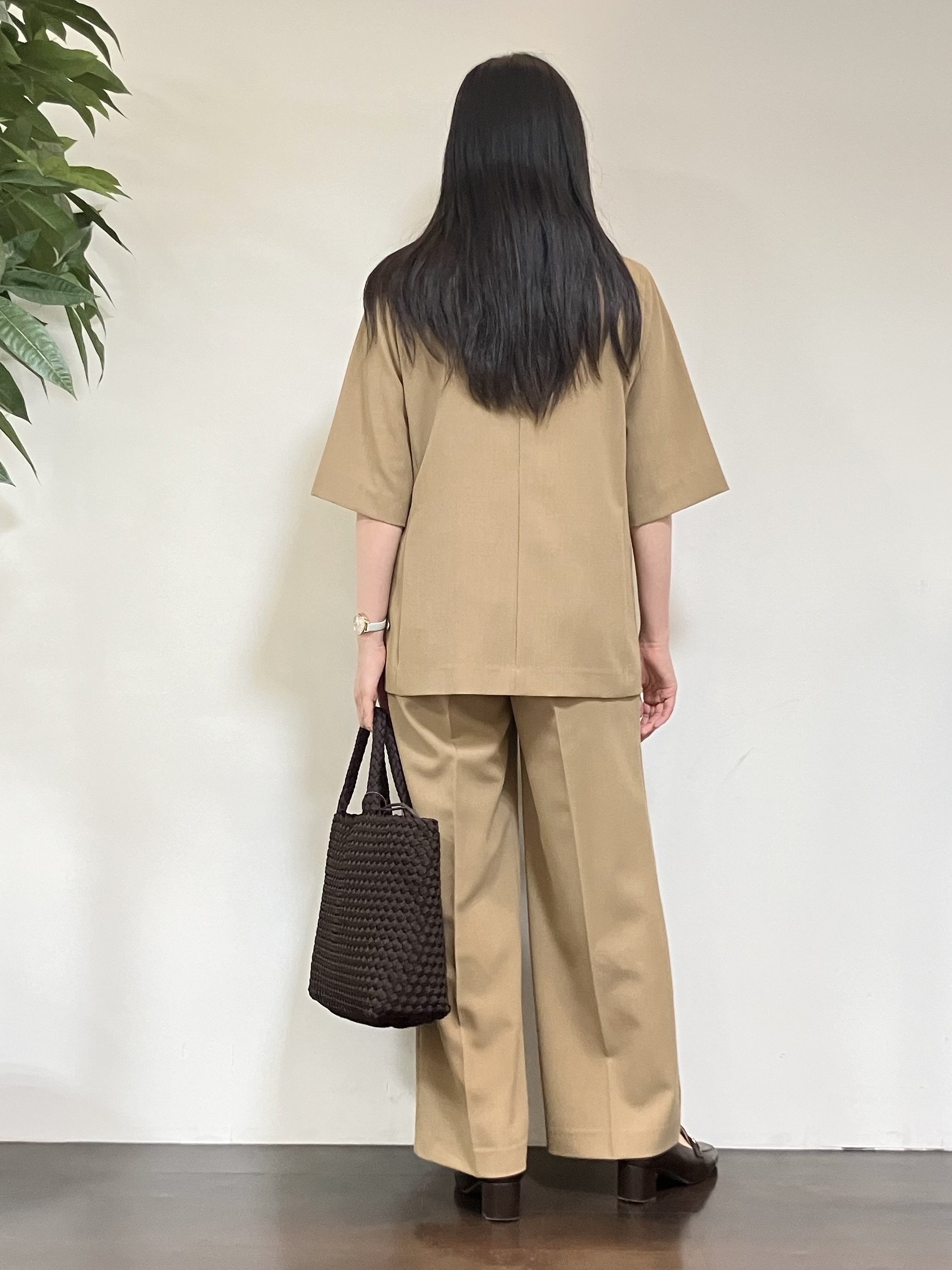 カレンさんの「UNTITLED｜【秋の通勤羽織/セットアップ可/UVカット】エアリークール半袖ジャケット」を使ったコーディネート