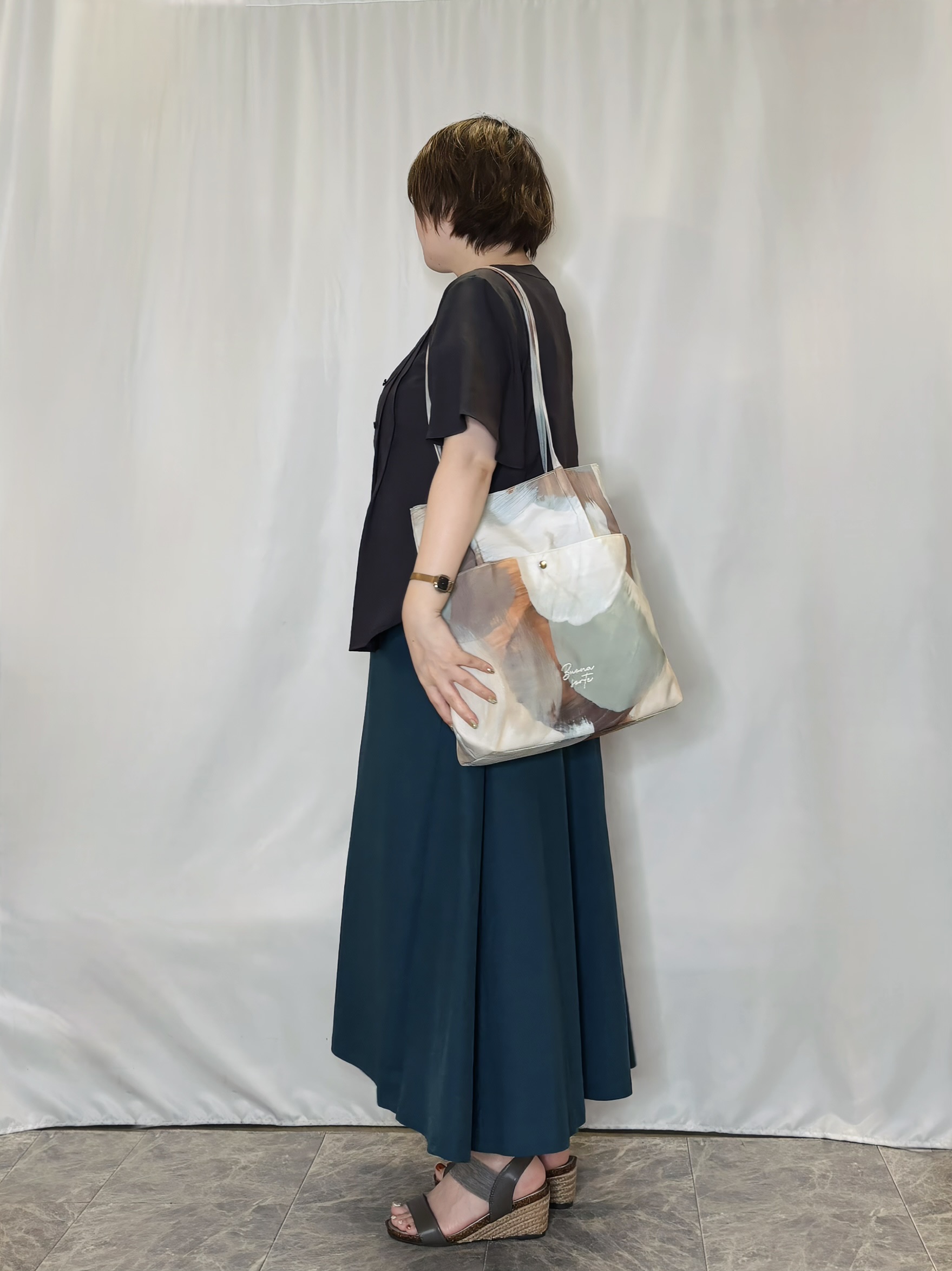 たみさんの「SHOO･LA･RUE｜【セットアップ可/洗濯機可】サラっと着られる 麻調Ⅴネックタックブラウス」を使ったコーディネート