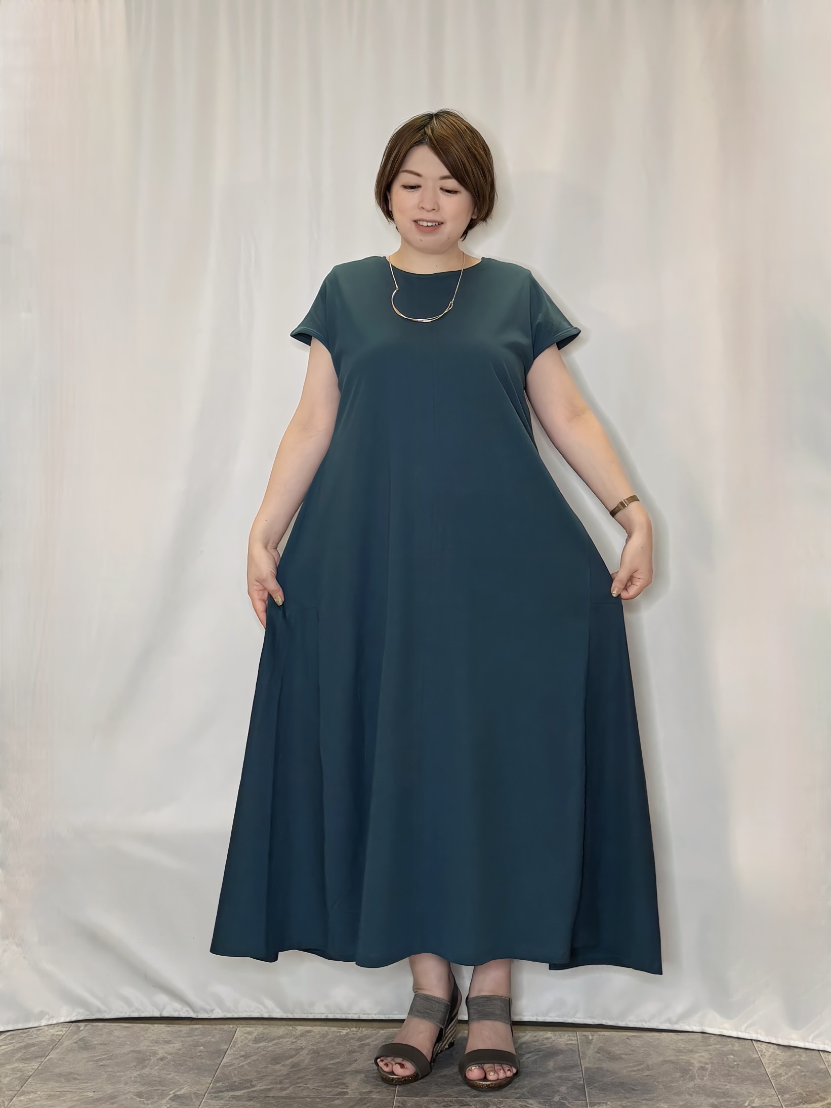 たみさんの「SHOO･LA･RUE｜【セットアップ可/洗濯機可】サラっと着られる 麻調Ⅴネックタックブラウス」を使ったコーディネート