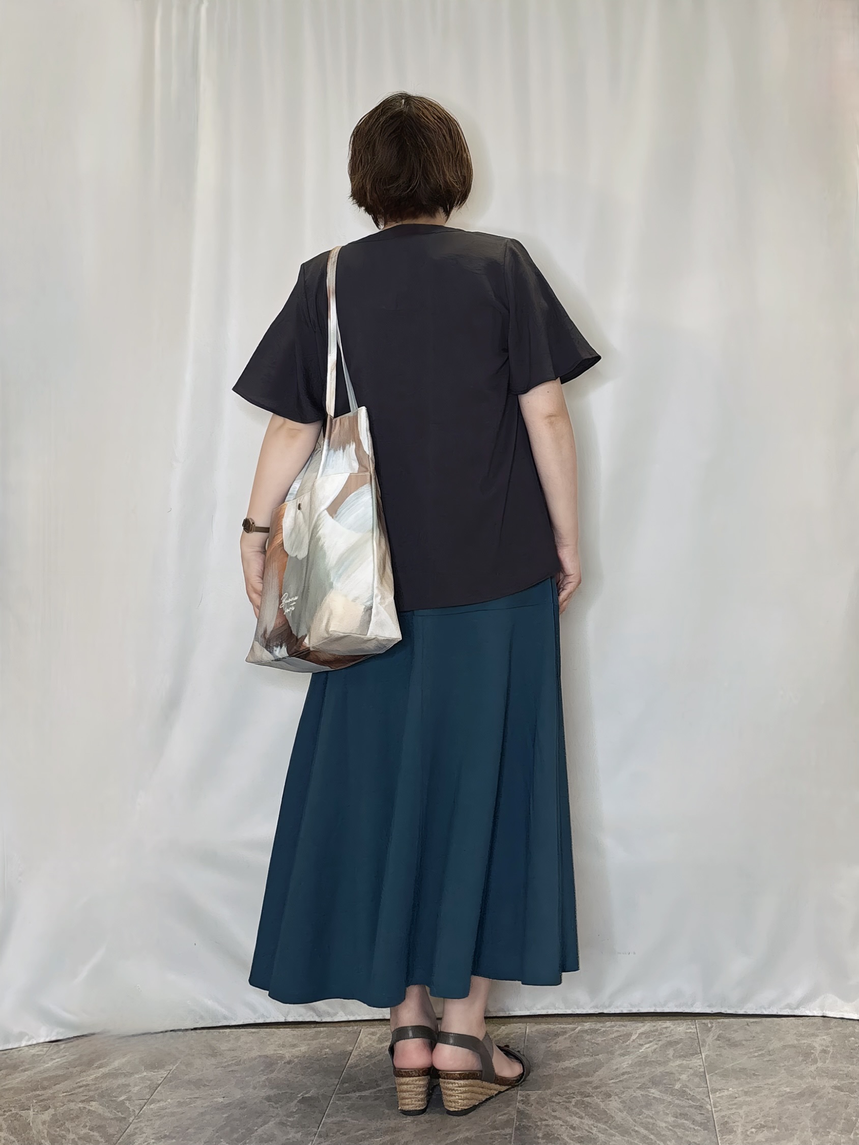 たみさんの「SHOO･LA･RUE｜【セットアップ可/洗濯機可】サラっと着られる 麻調Ⅴネックタックブラウス」を使ったコーディネート