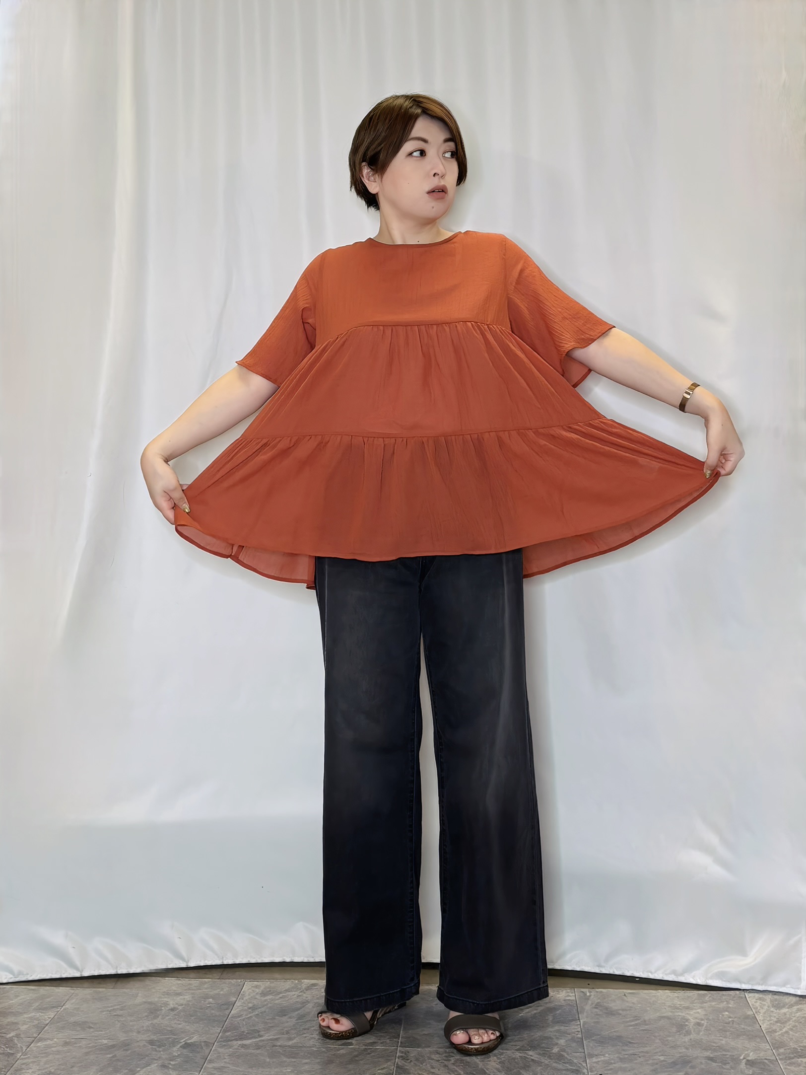 たみさんの「SHOO･LA･RUE｜【洗濯機可/S-LL】インせず着られる シアー素材が上品なティアードブラウス」を使ったコーディネート