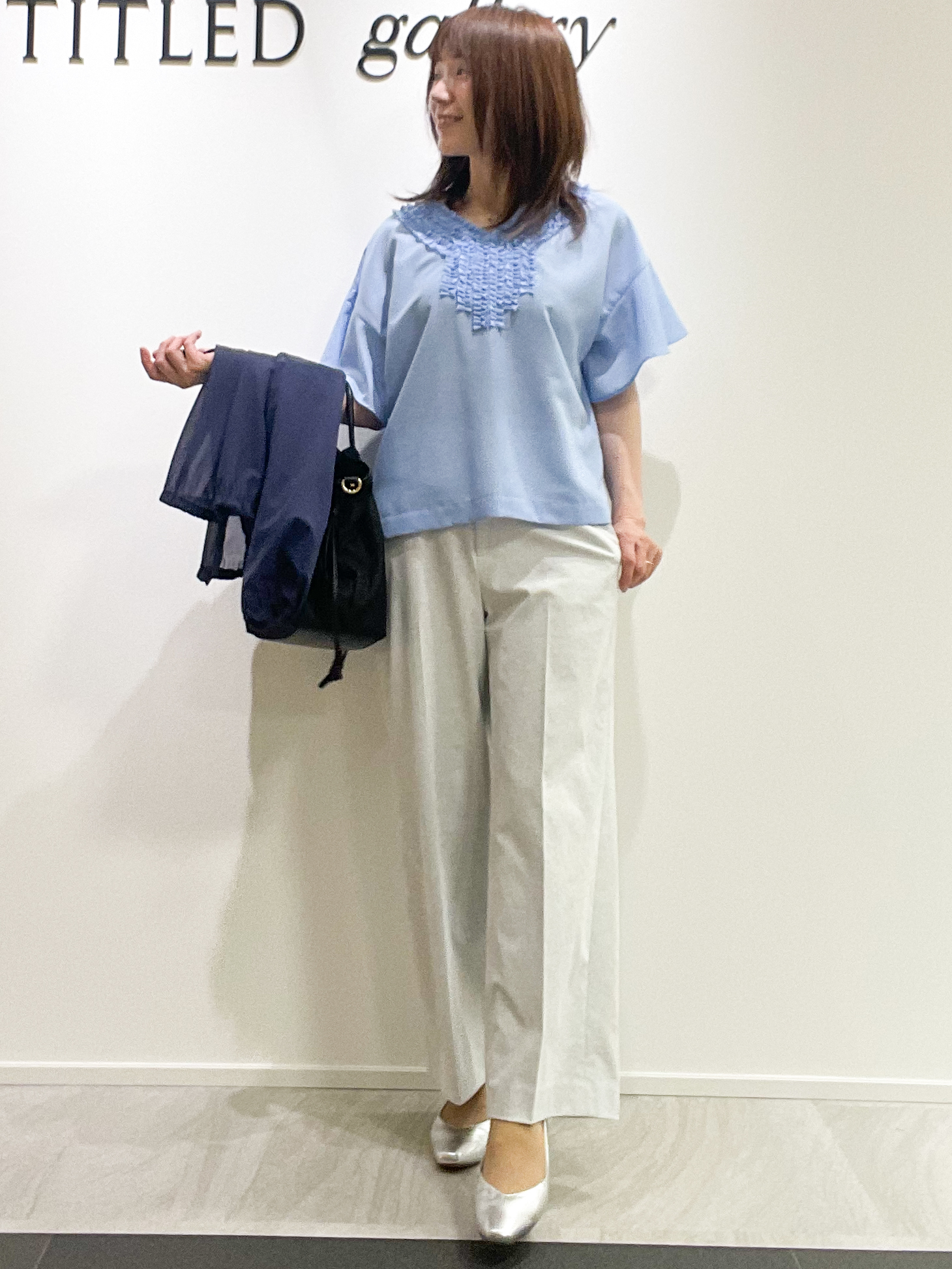 めいさんの「UNTITLED｜【接触冷感/通気性/洗える】Vネックフリルブラウス」を使ったコーディネート