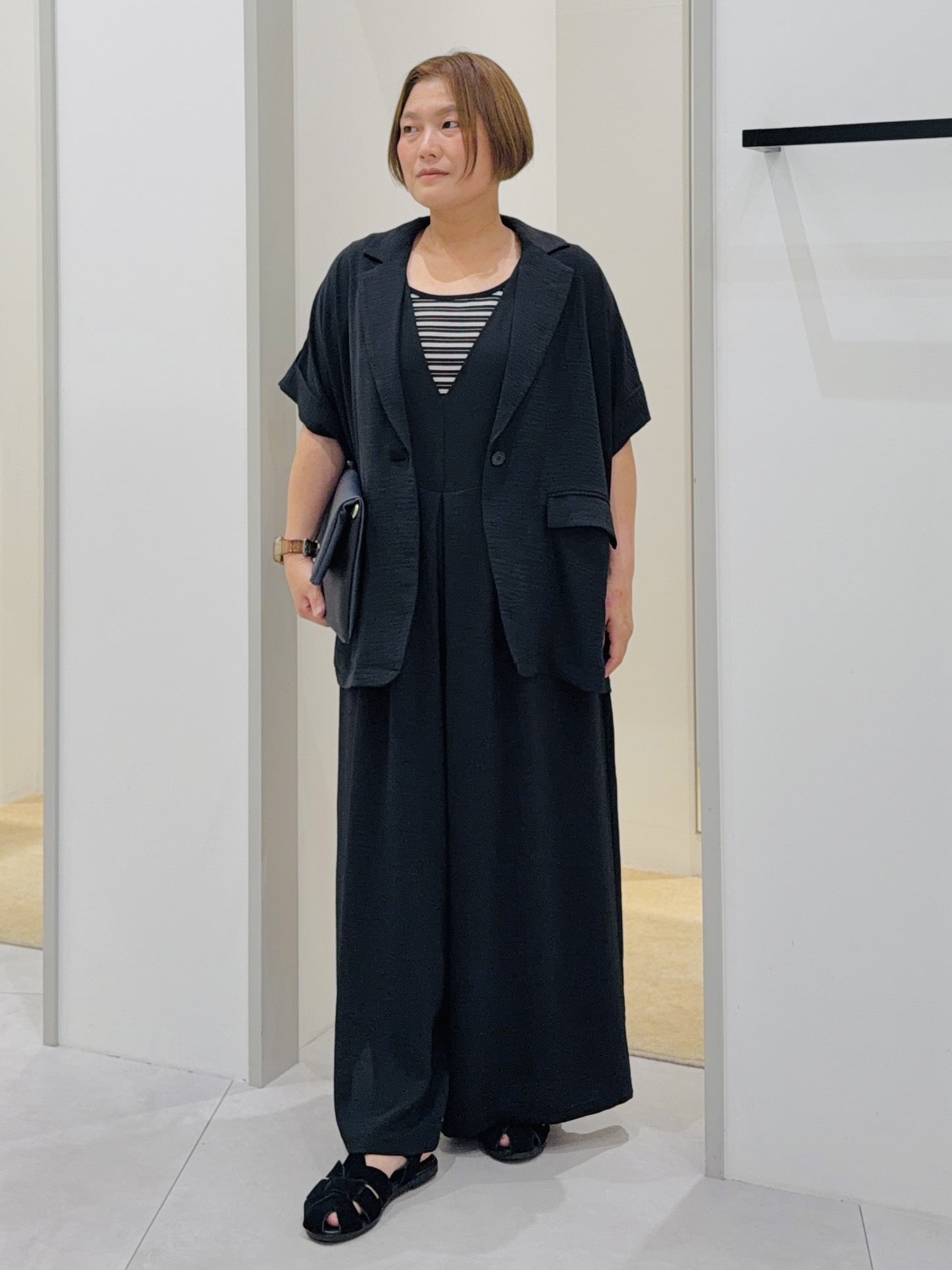 タナさんの「THE SHOP TK｜【吸水速乾/UV/防しわ】軽く羽織りたい半袖ジャケット」を使ったコーディネート
