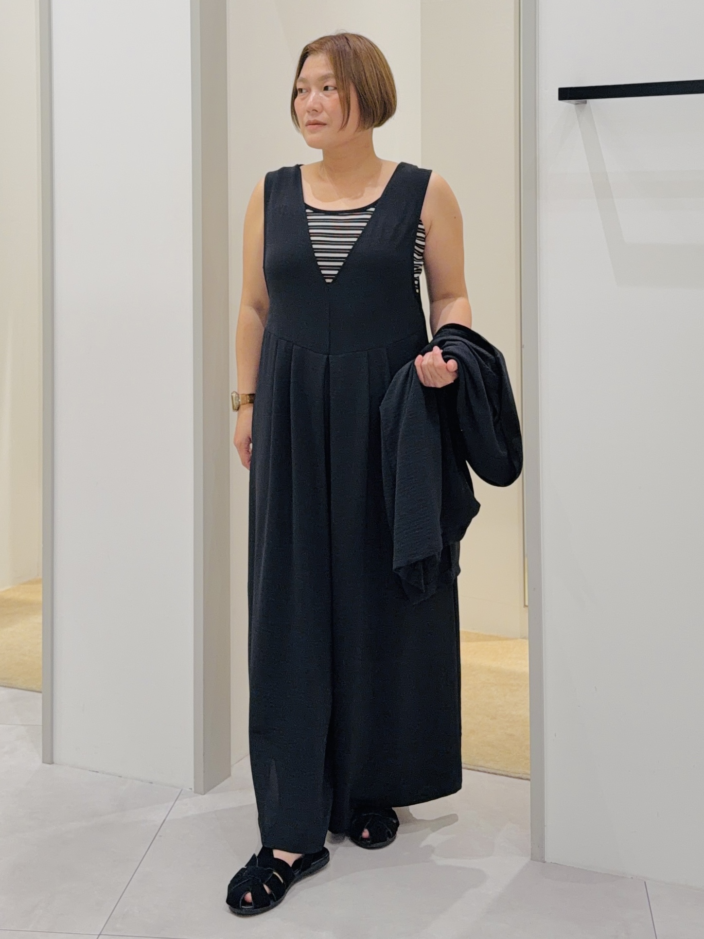 タナさんの「THE SHOP TK｜【吸水速乾/UV/防しわ】軽く羽織りたい半袖ジャケット」を使ったコーディネート