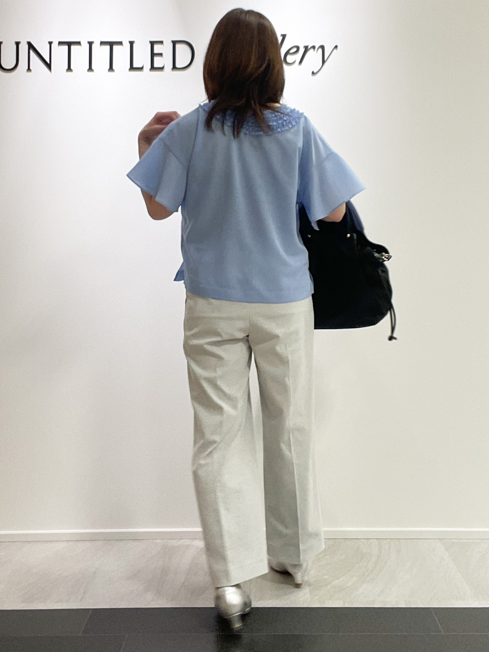 めいさんの「UNTITLED｜【接触冷感/通気性/洗える】Vネックフリルブラウス」を使ったコーディネート